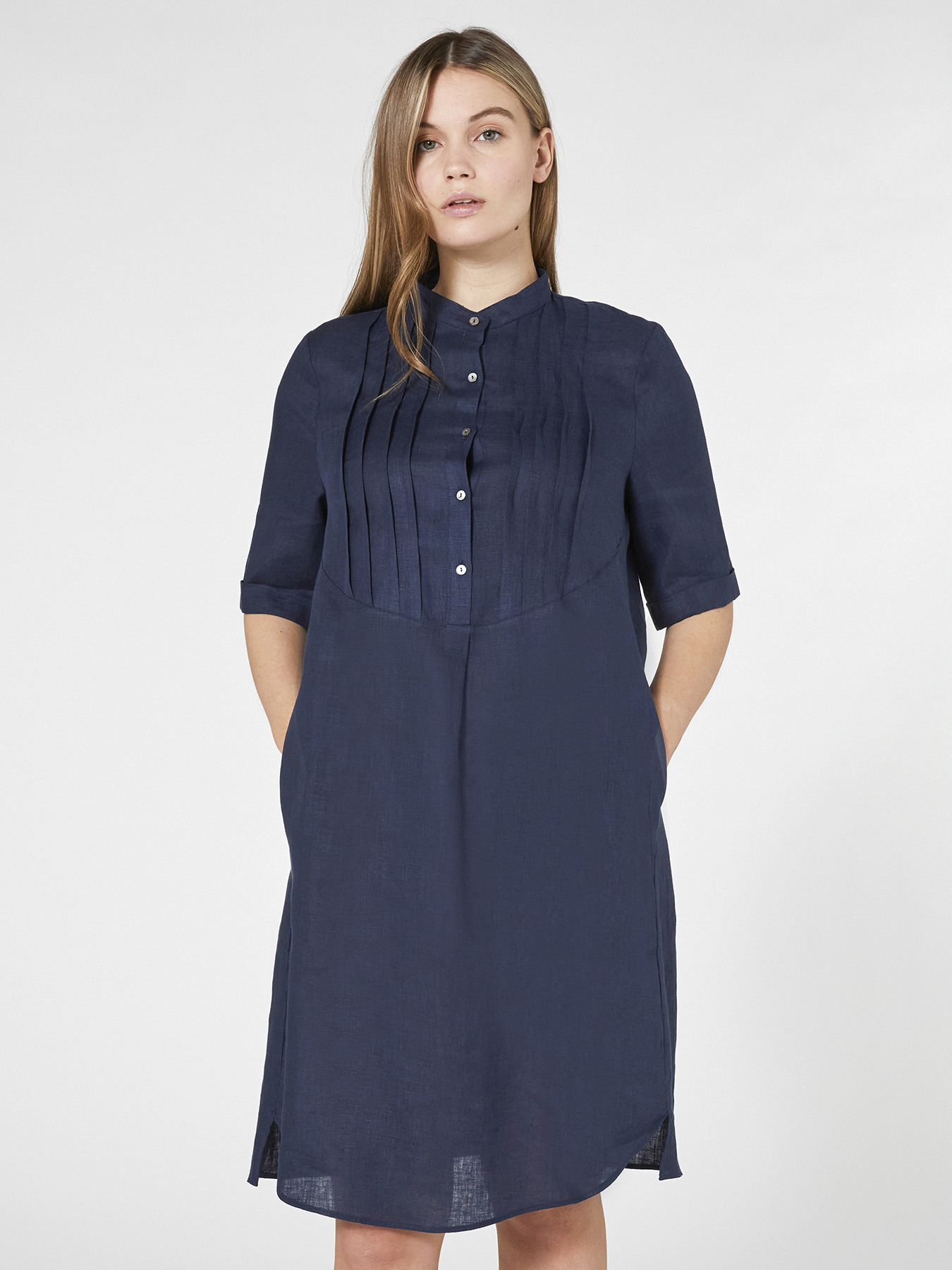 Abito in lino con pieghe image number 2