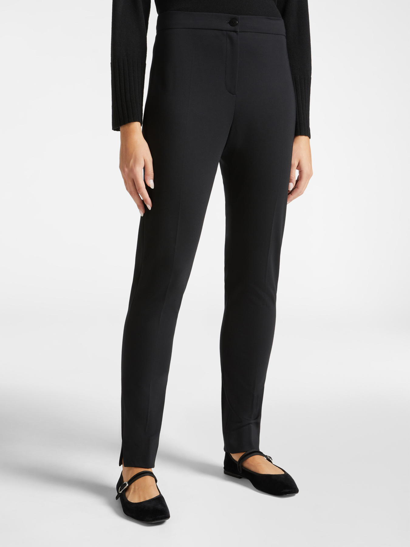 Pantalones slim fit de punto milano image number 2