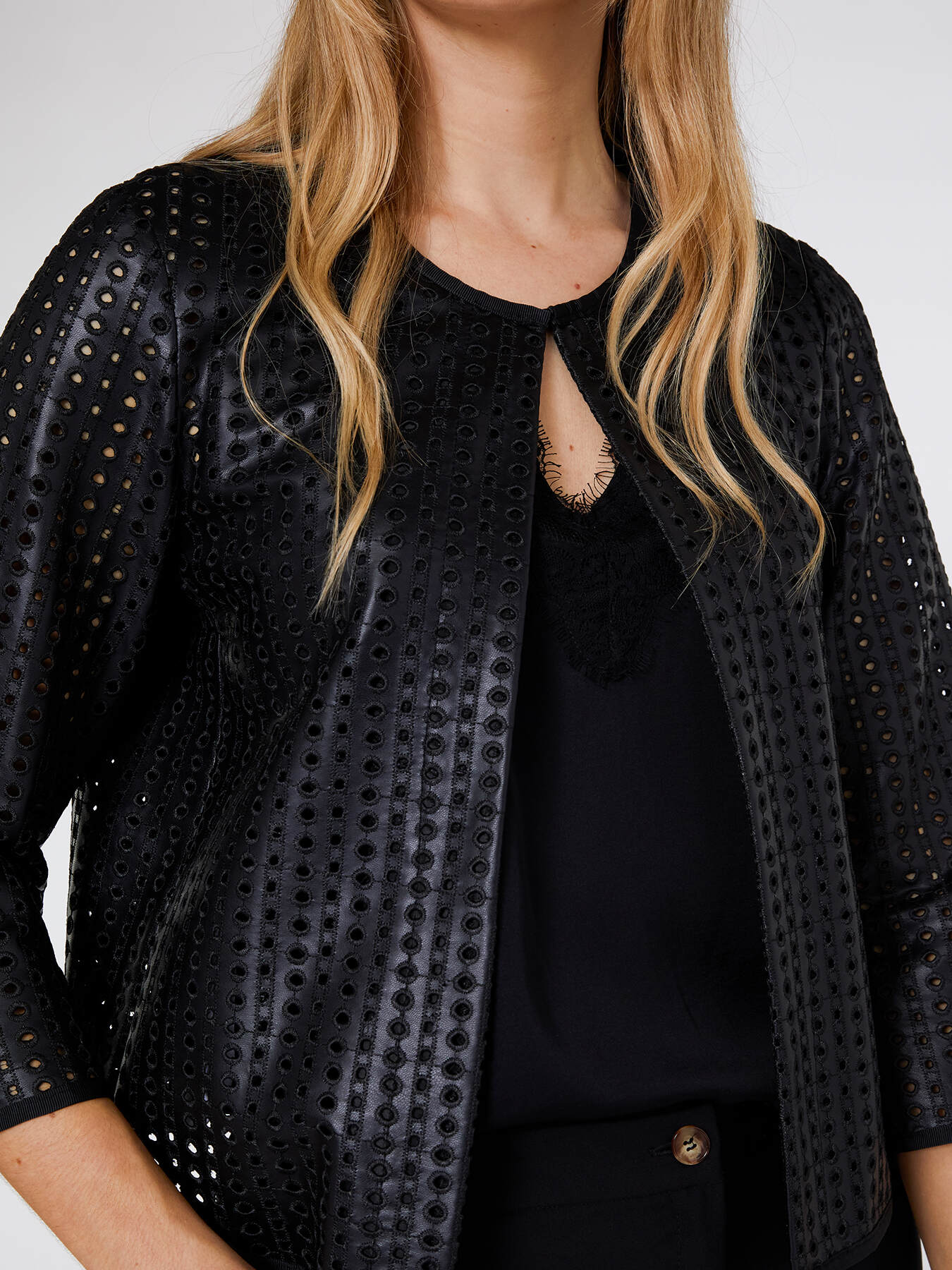 Chaqueta corta de piel sint&eacute;tica bordada image number 4