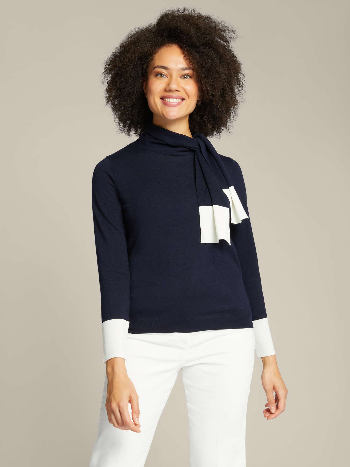 Pull com echarpe de lã sustentável image number 0