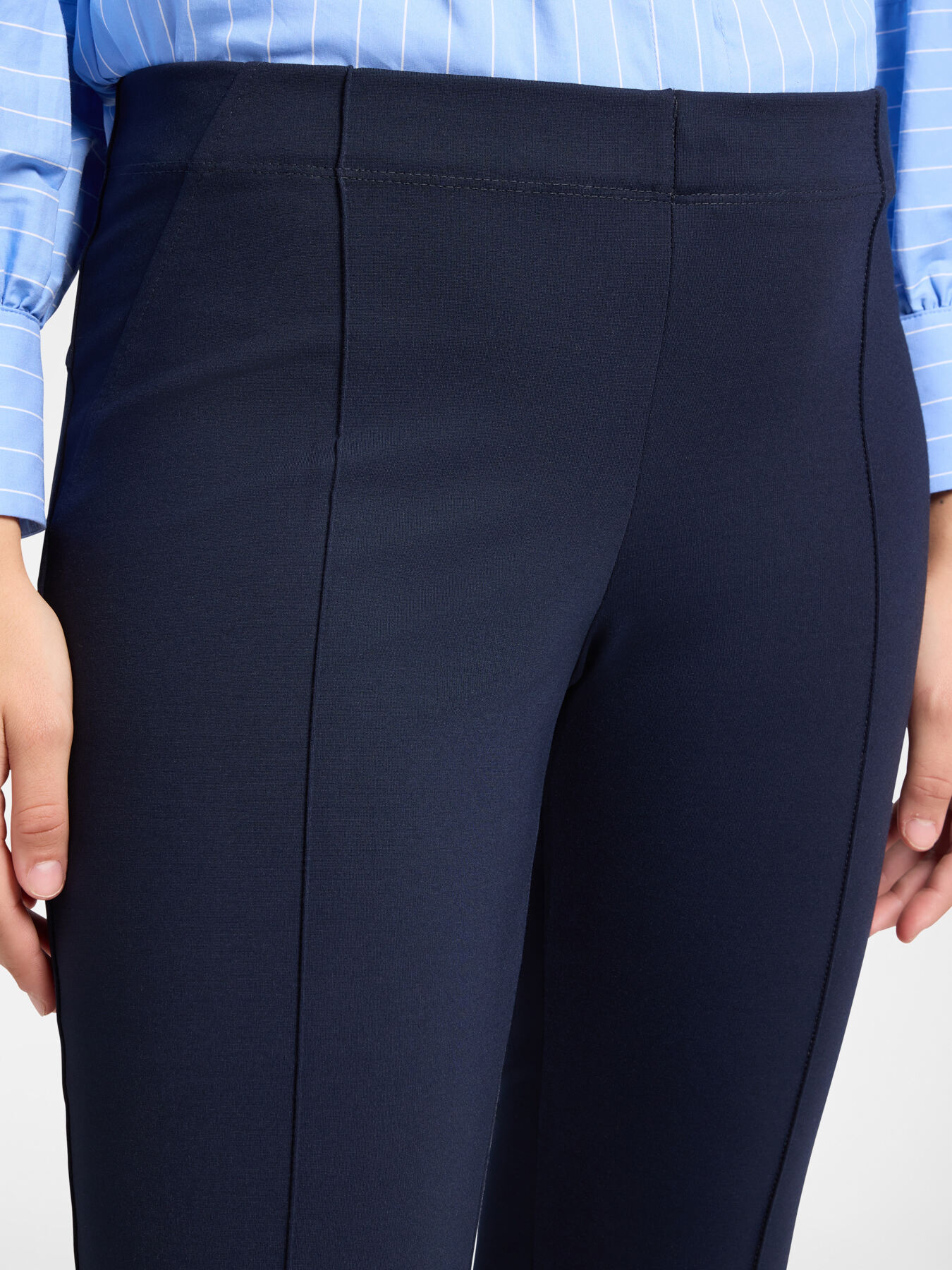 Pantalon slim en point milanais image number 3