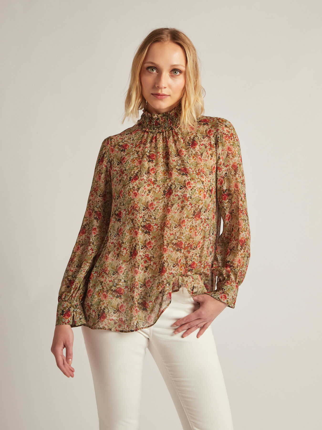 Blusa de georgette estampada image number 2