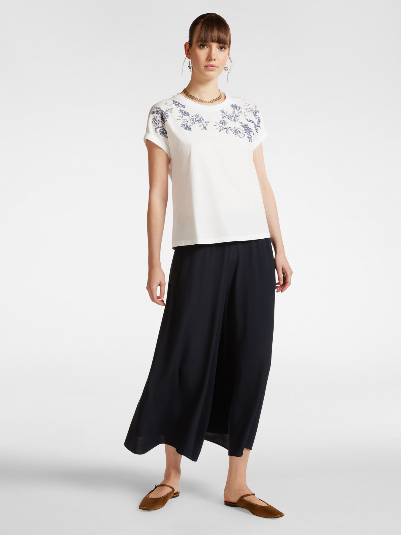 Pantalones anchos y cropped image number 0