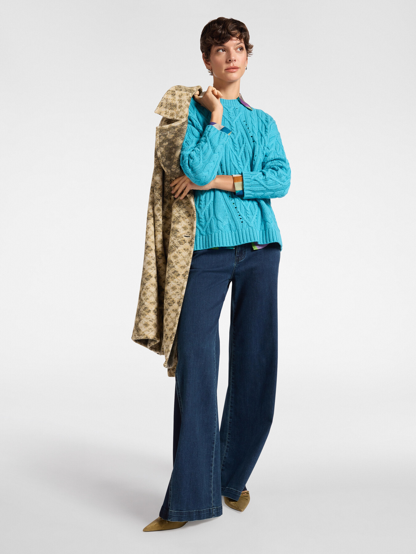 Maglia in lana con lavorazione trecce image number 3