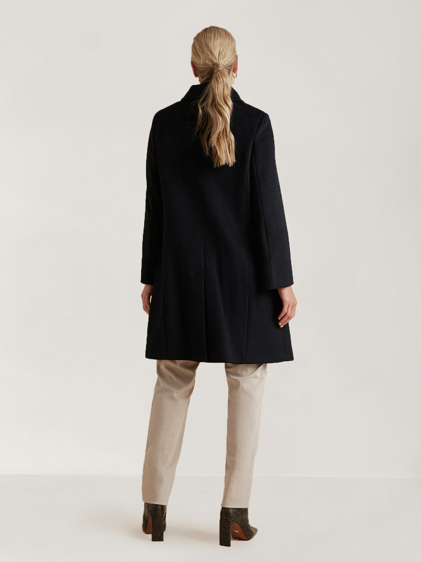 Mantel aus Tuch image number 1