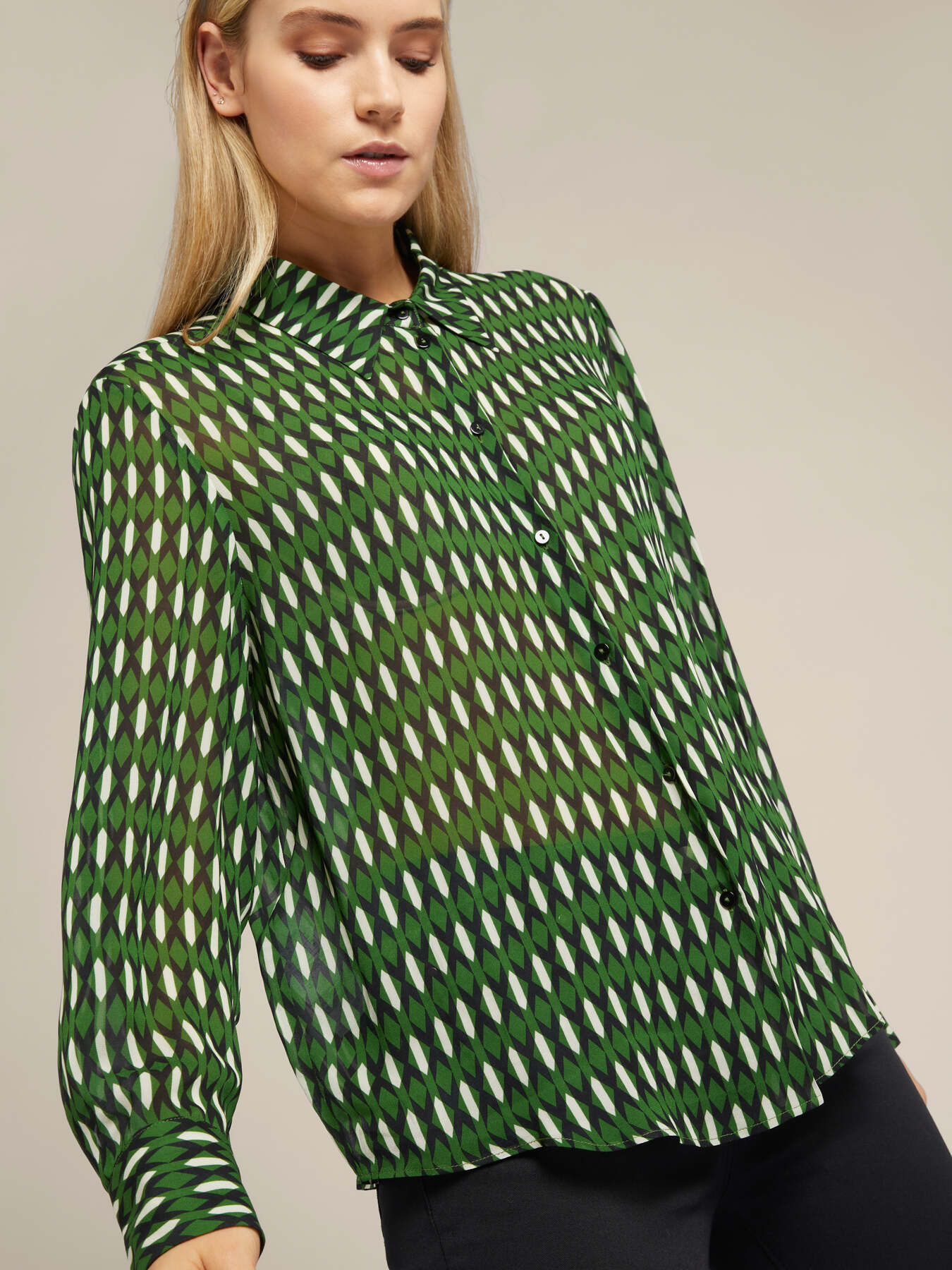 Camisa com estampado geom&eacute;trico image number 4