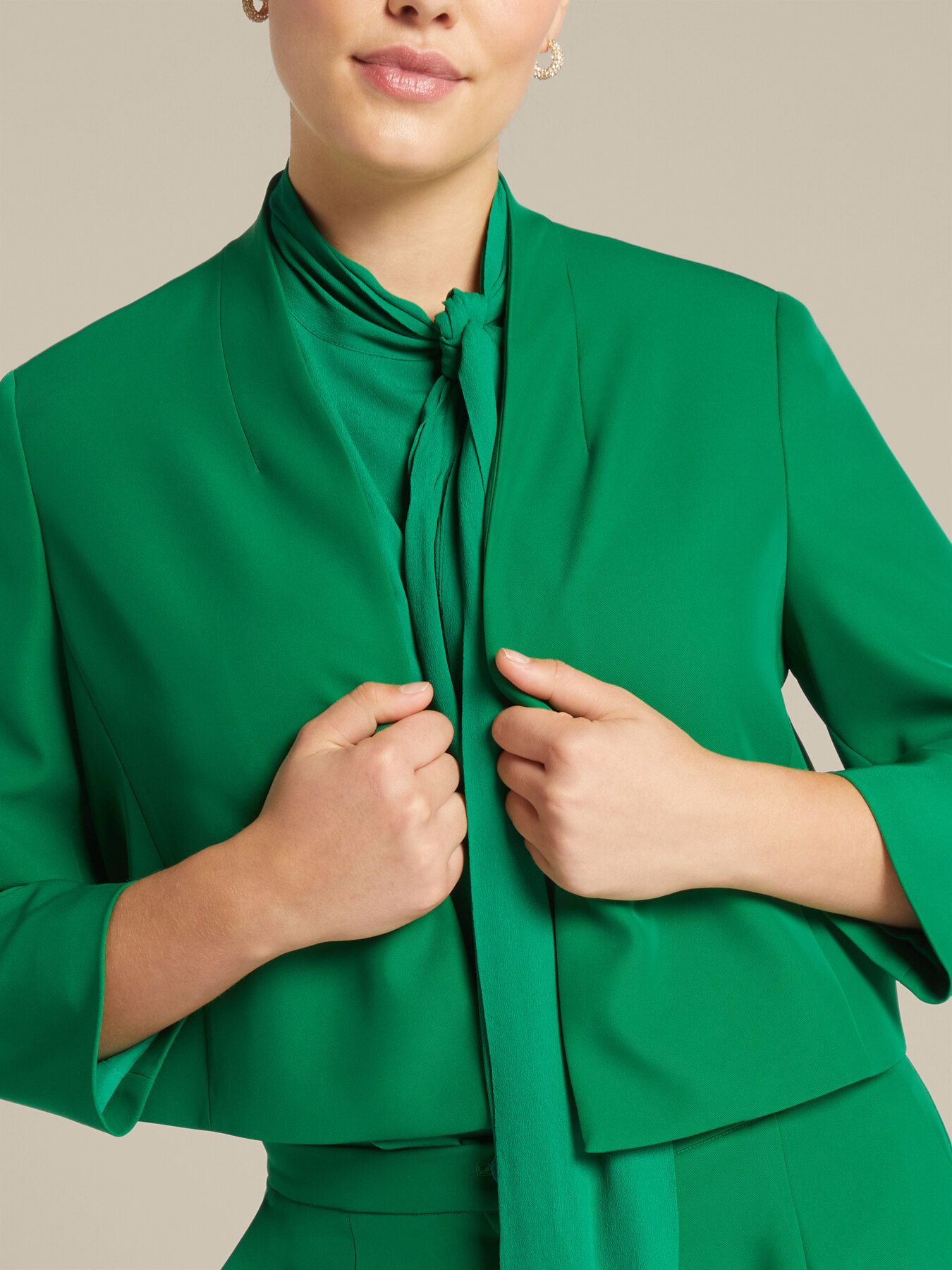 Short elegant jacket image number 3