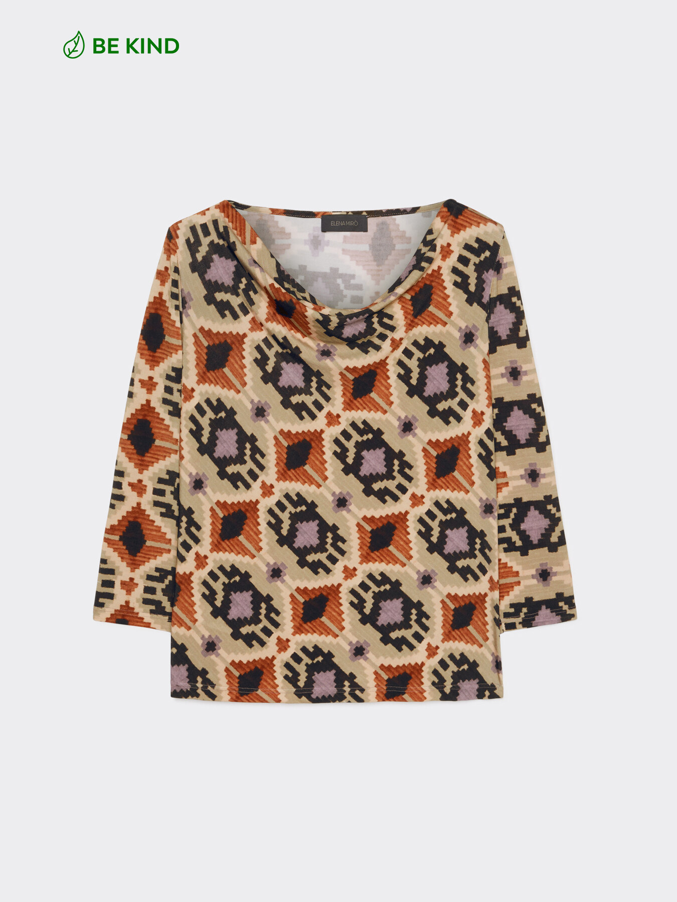 T-shirt estampada com decote suave image number 4