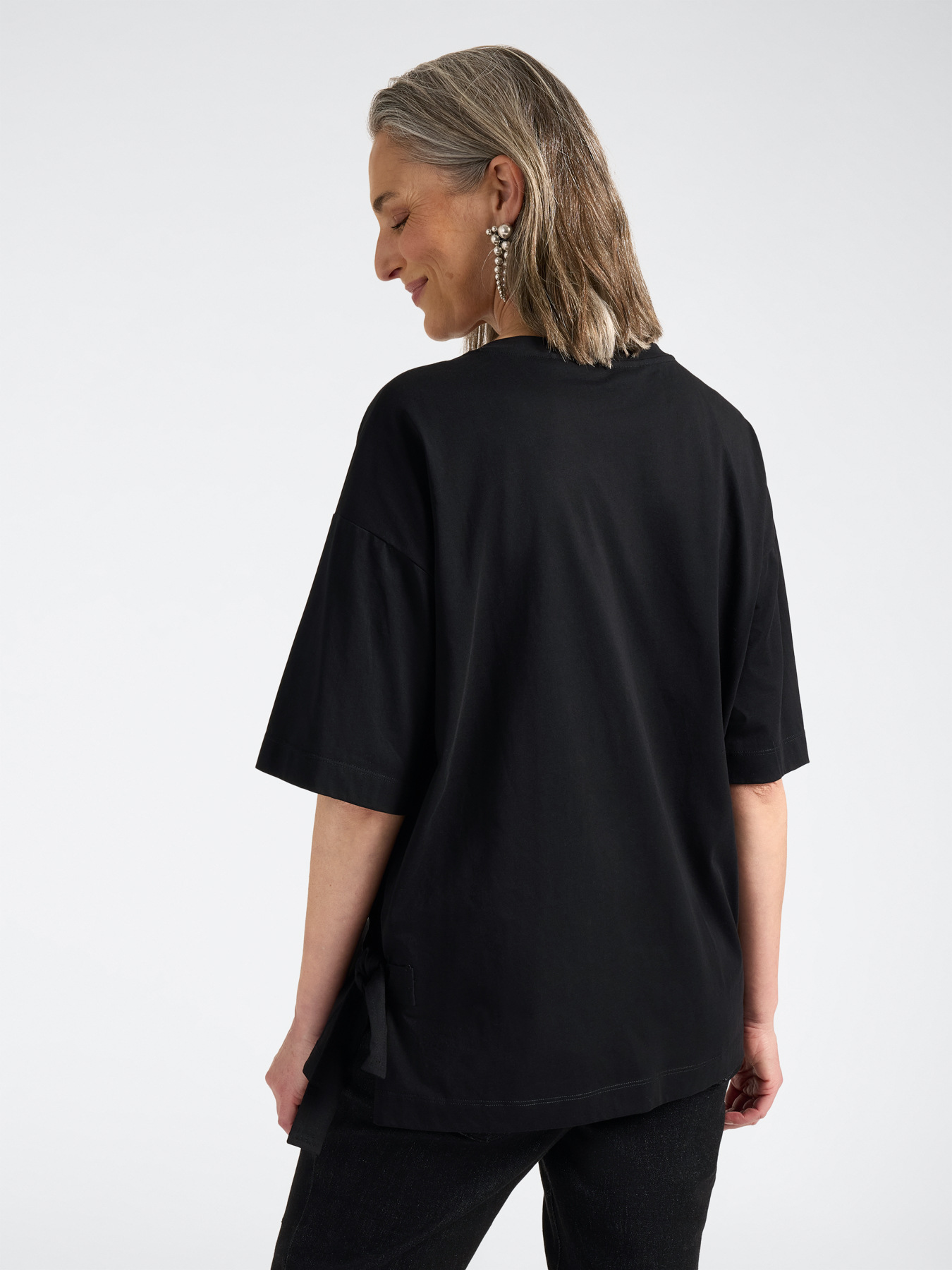 T-shirt in cotone con borchie e lacci laterali image number 1
