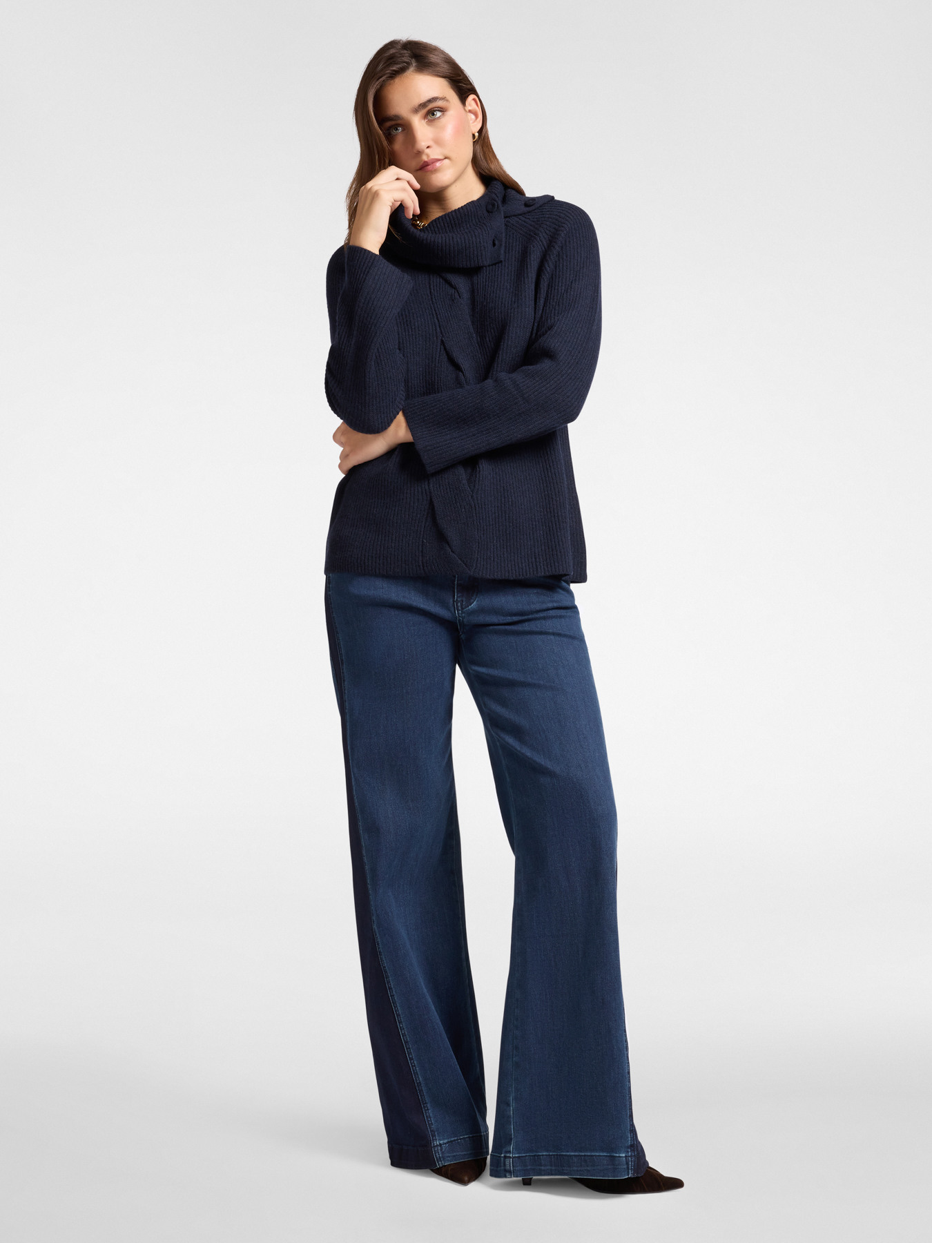 Maglia misto cashmere con treccia image number 2