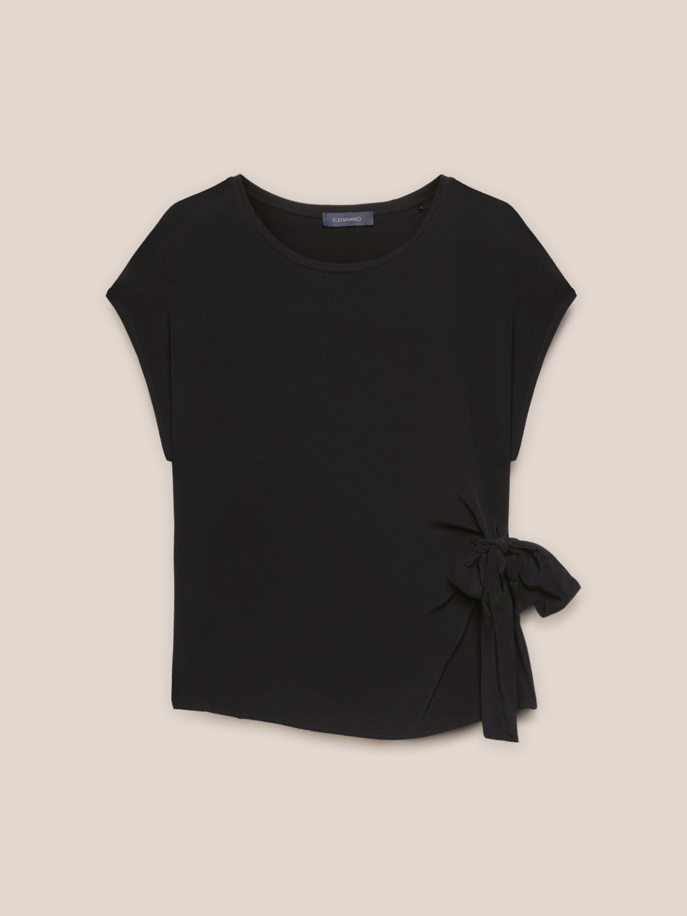 Camiseta con nudo en el lateral image number 4