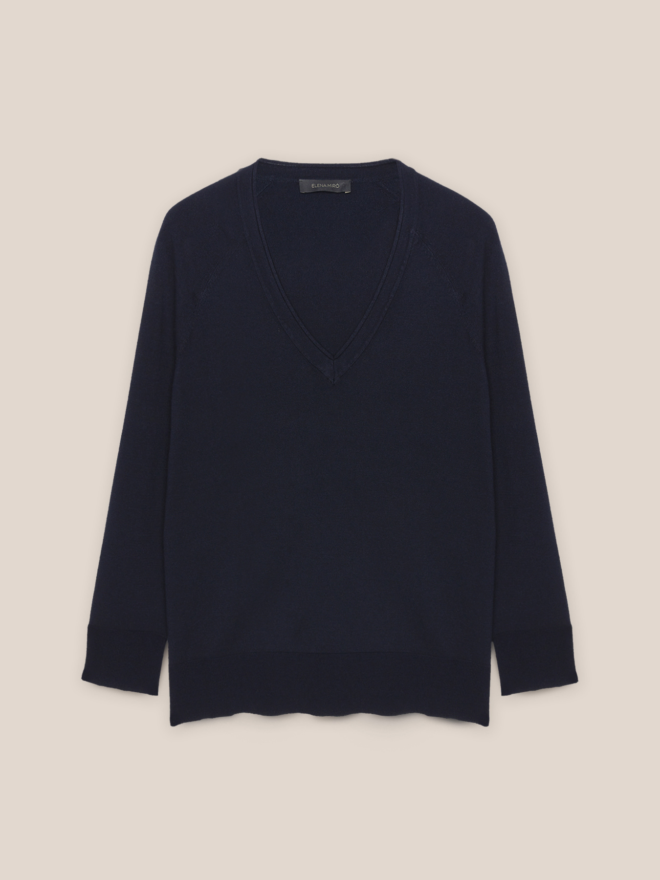 Malha de viscose com decote em V image number 4