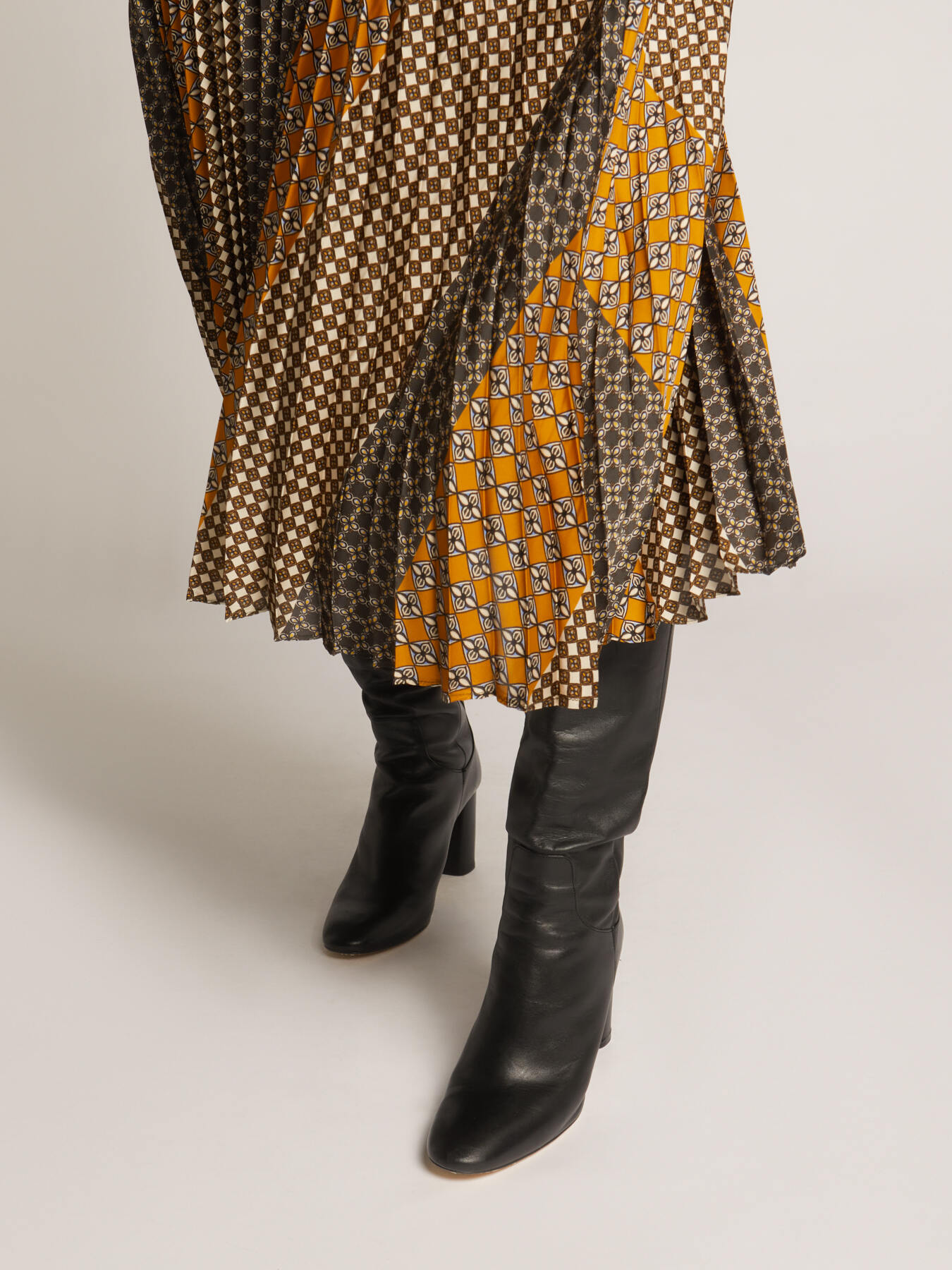 Falda plisada estampada image number 4