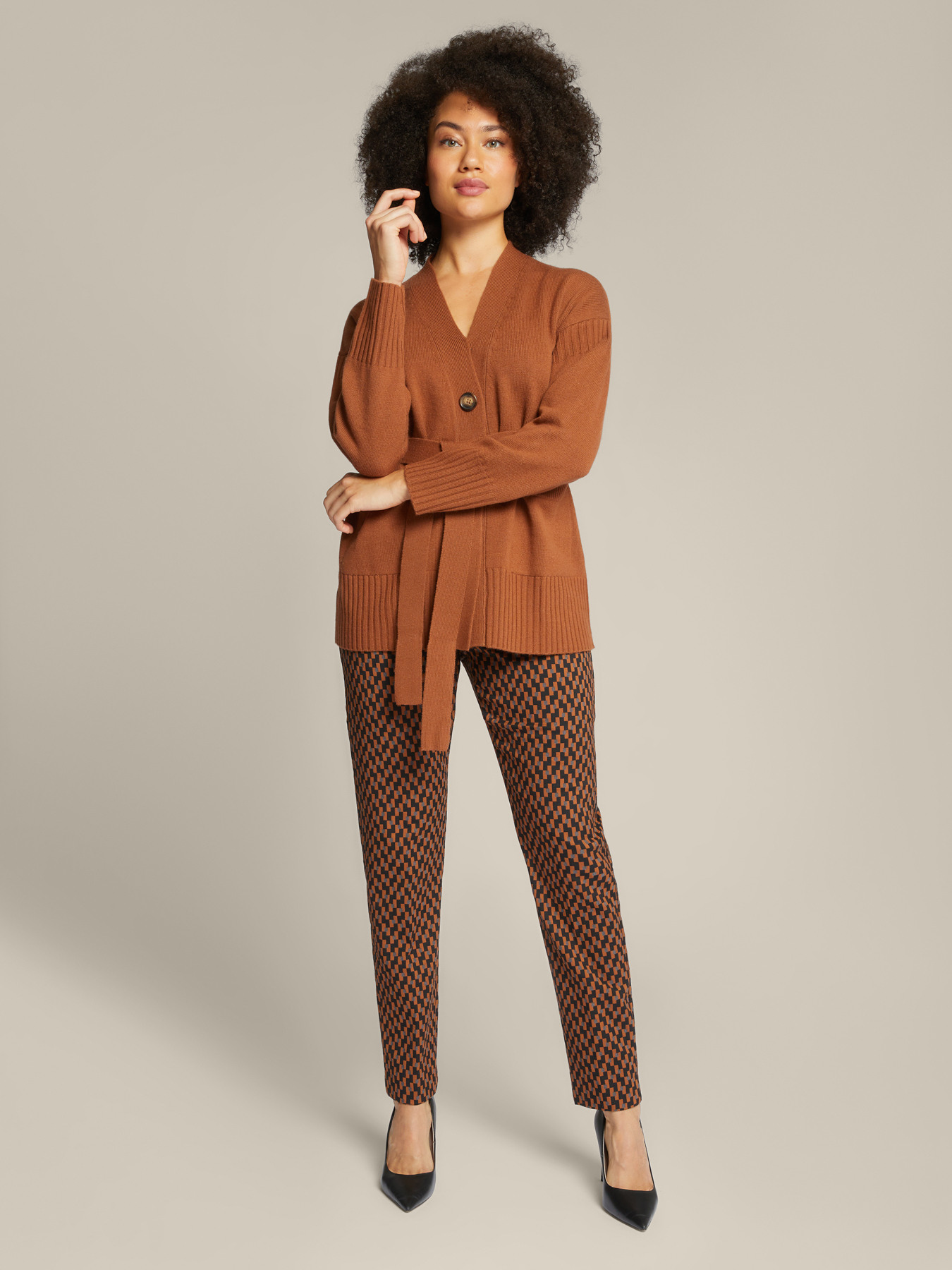 Gerade geschnittene, gemusterte Hose image number 0