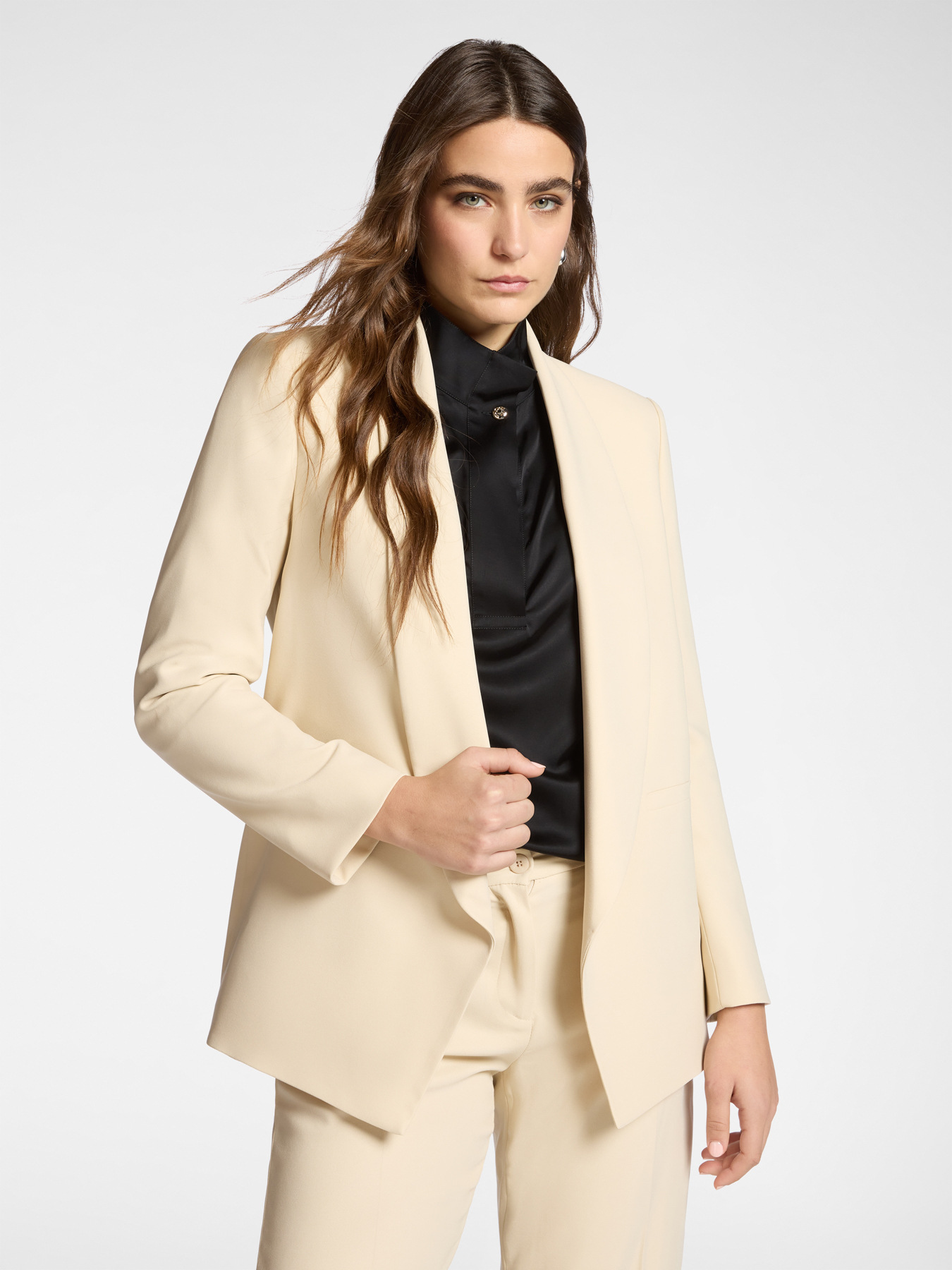 Structured cr&ecirc;pe jacket