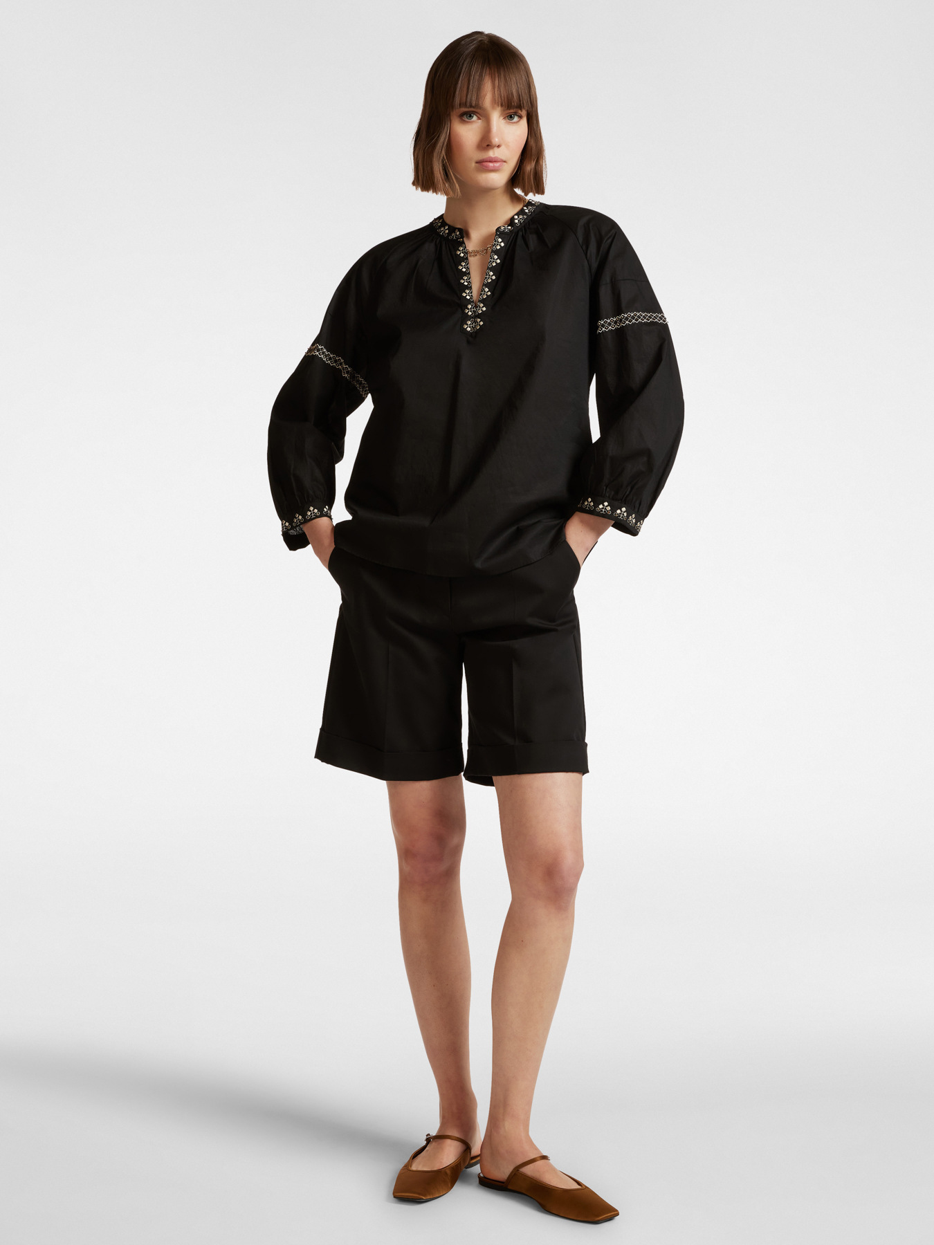 Blouse with ethnic embroidery image number 2