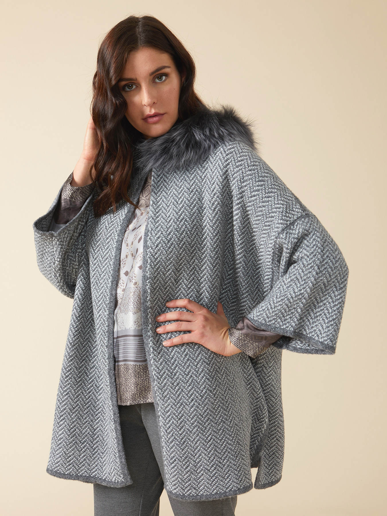 Mantella in filato pregiato image number 0