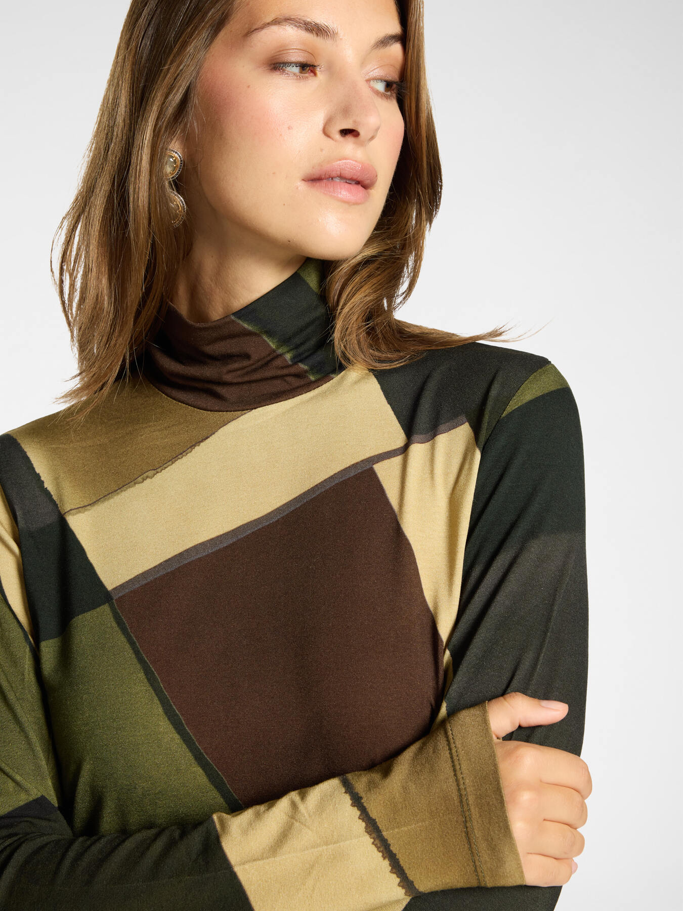 Printed viscose turtleneck t-shirt image number 3