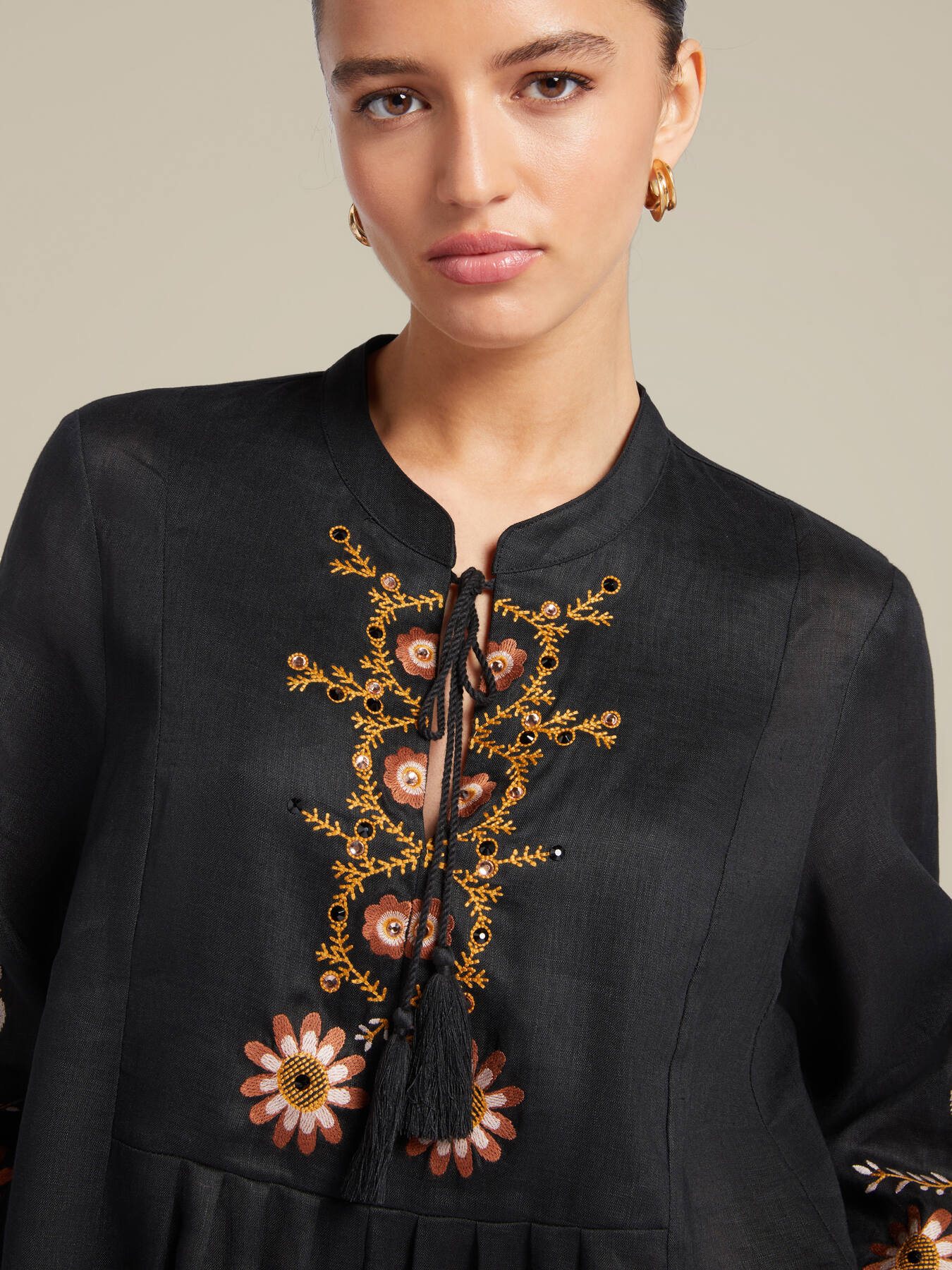 Linen dress with embroidery image number 2