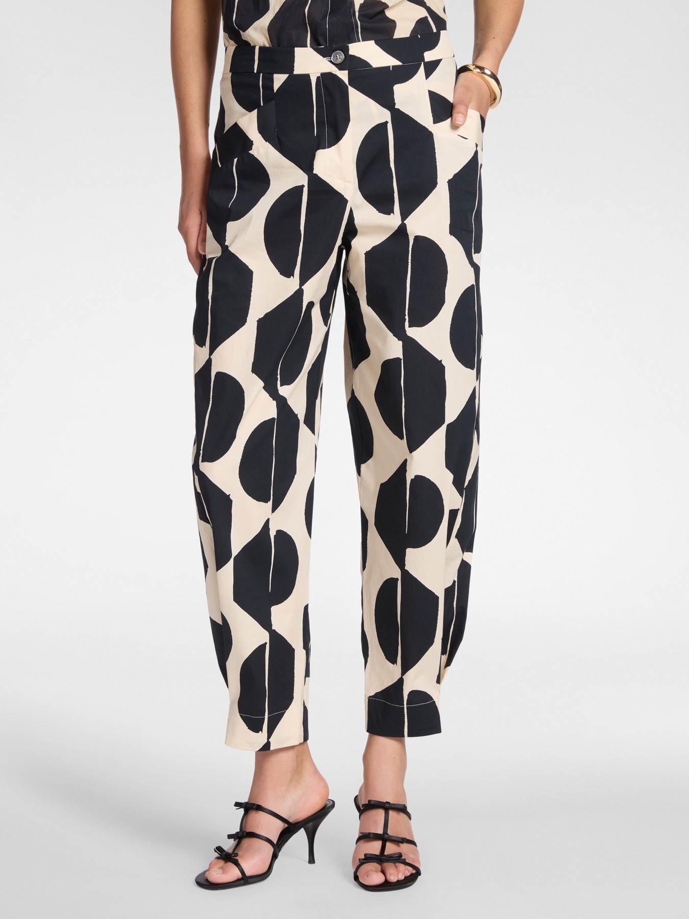 Printed barrel pants image number 2