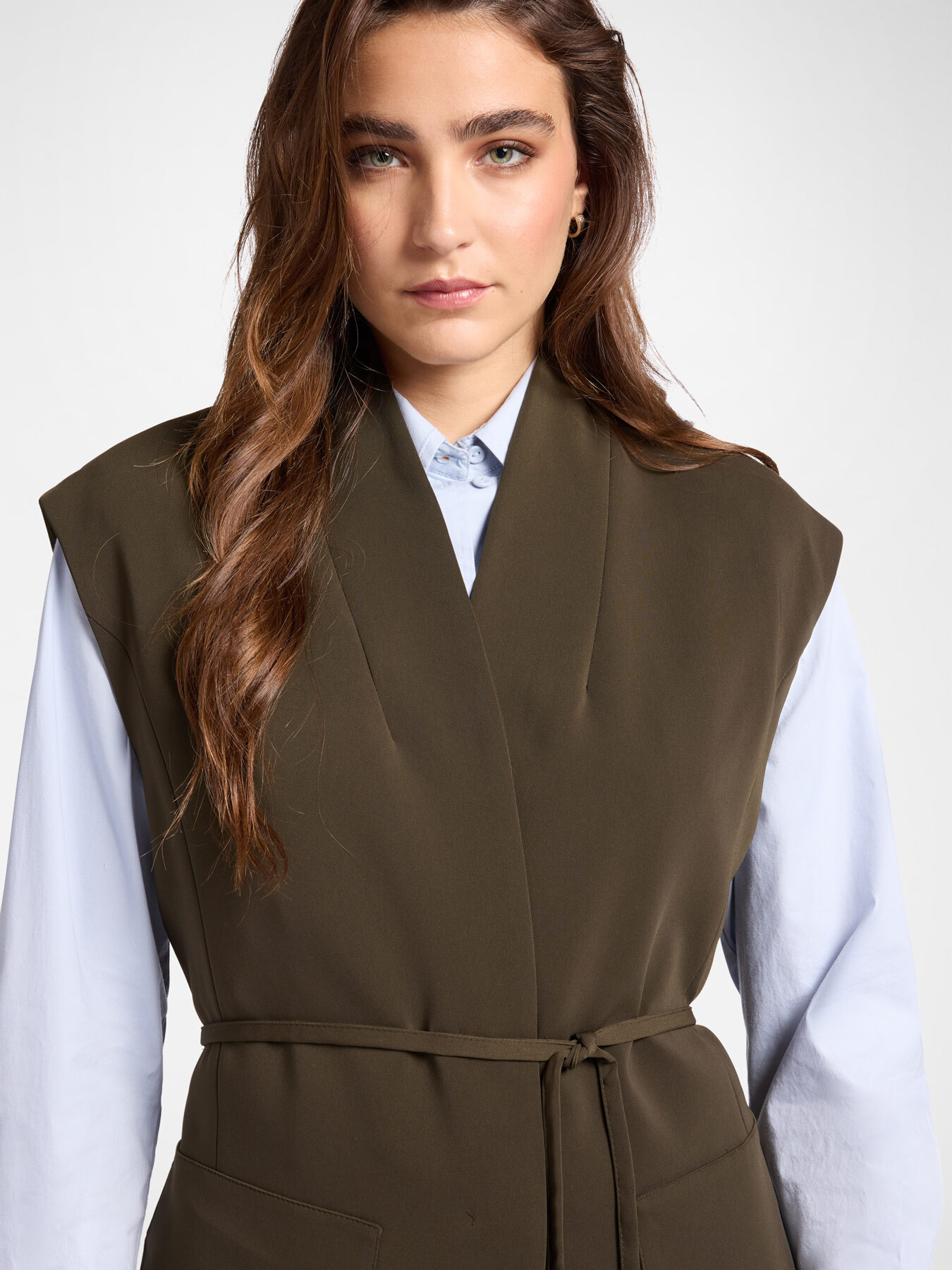 Sleeveless blazer in stretch cady image number 3