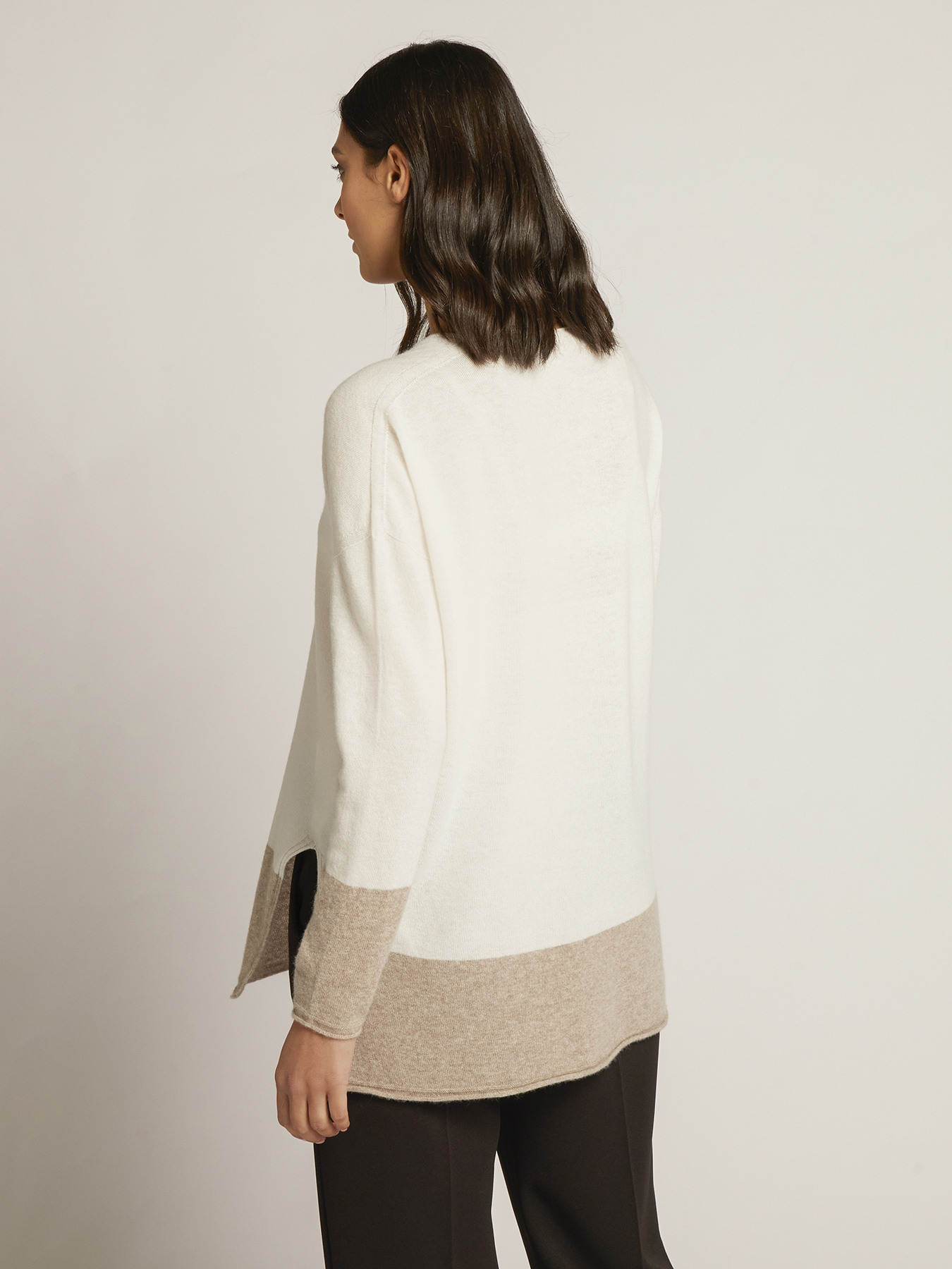 Pullover aus Kaschmirgemisch mit Bordüre am Abschluss image number 1