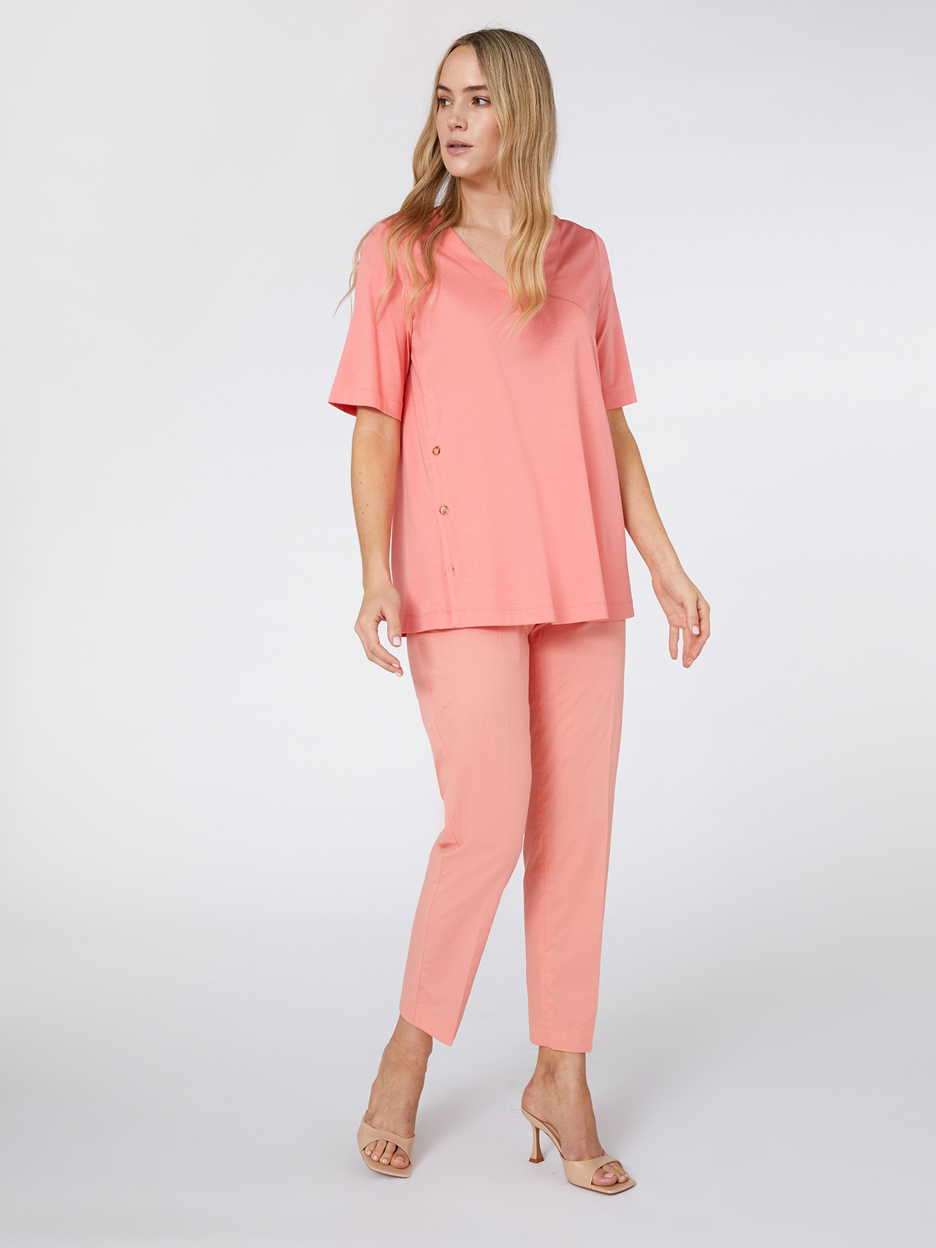 V-neck T-shirt with buttons at the hem image number 0