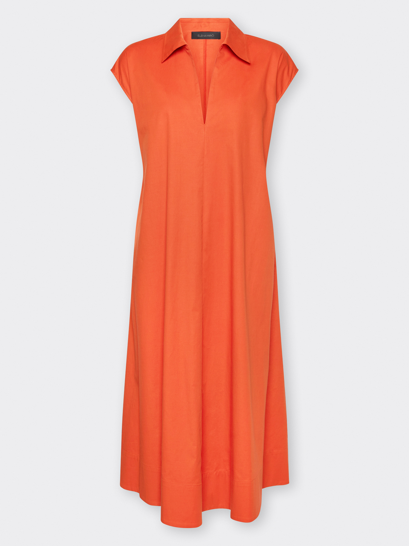 Ausgestelltes Kleid mit Kragen