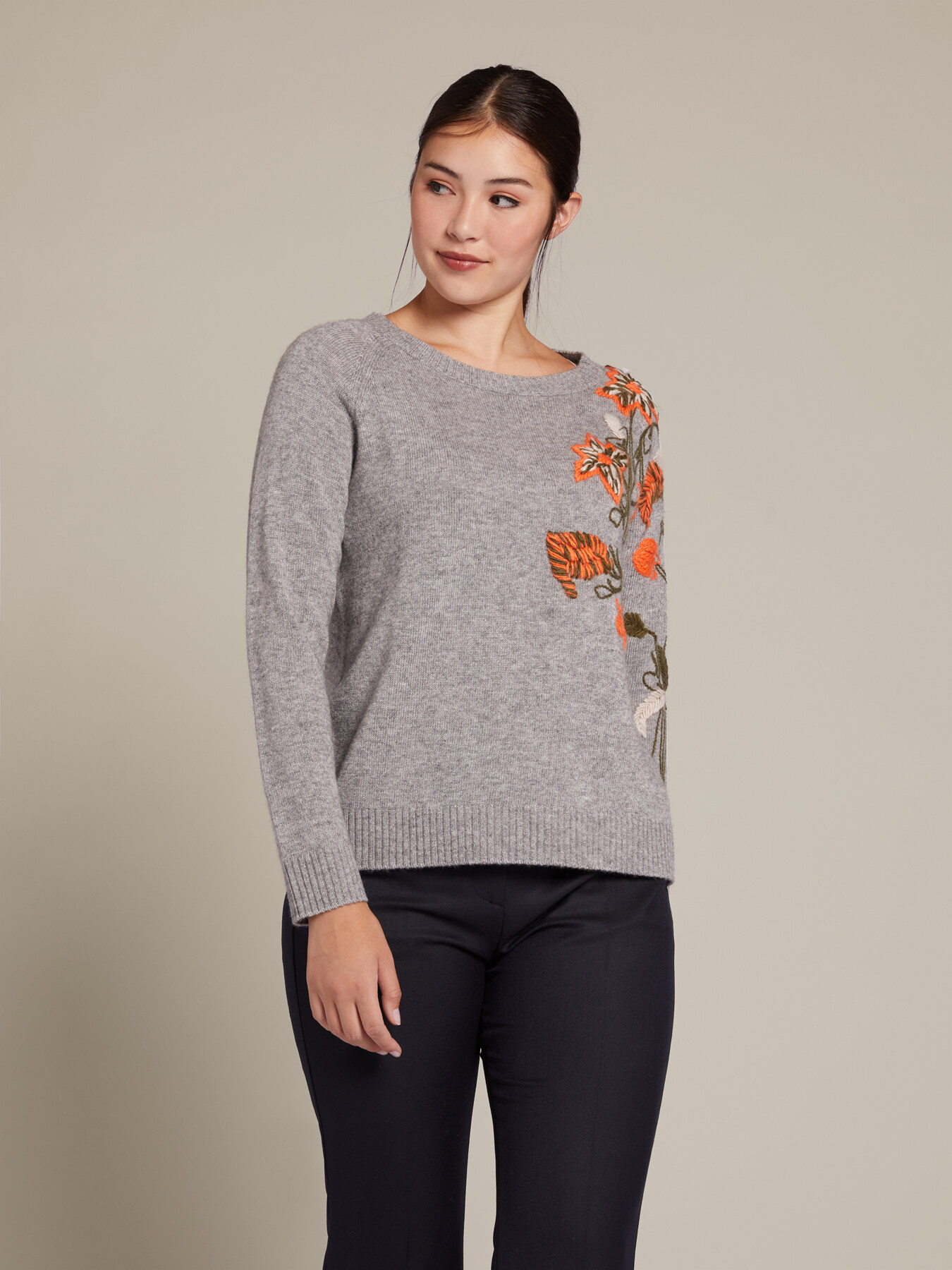Pullover mit Blumenstickerei image number 2
