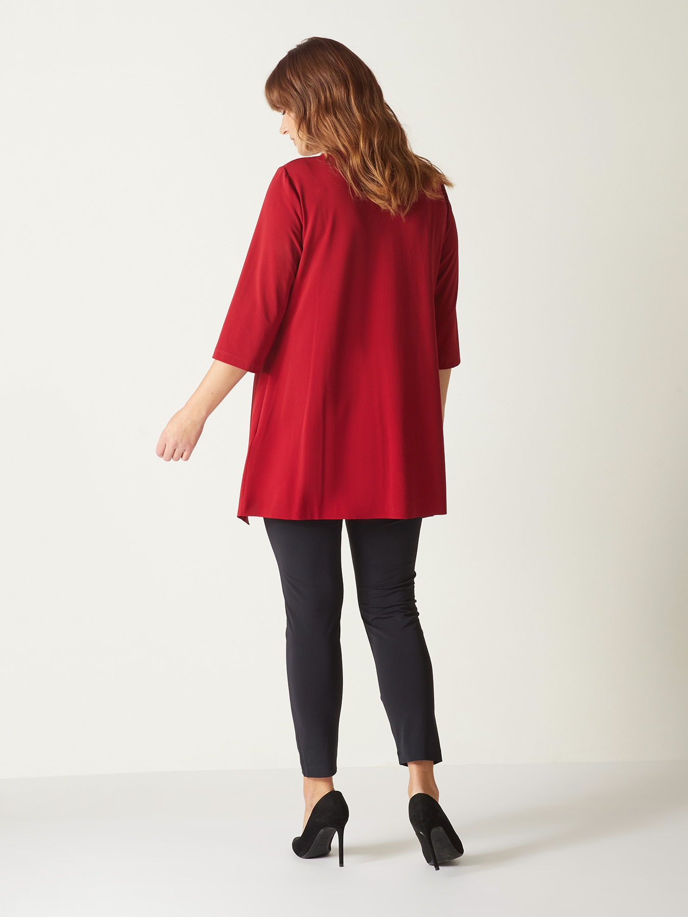 T-shirt longa em jersey crepe image number 1