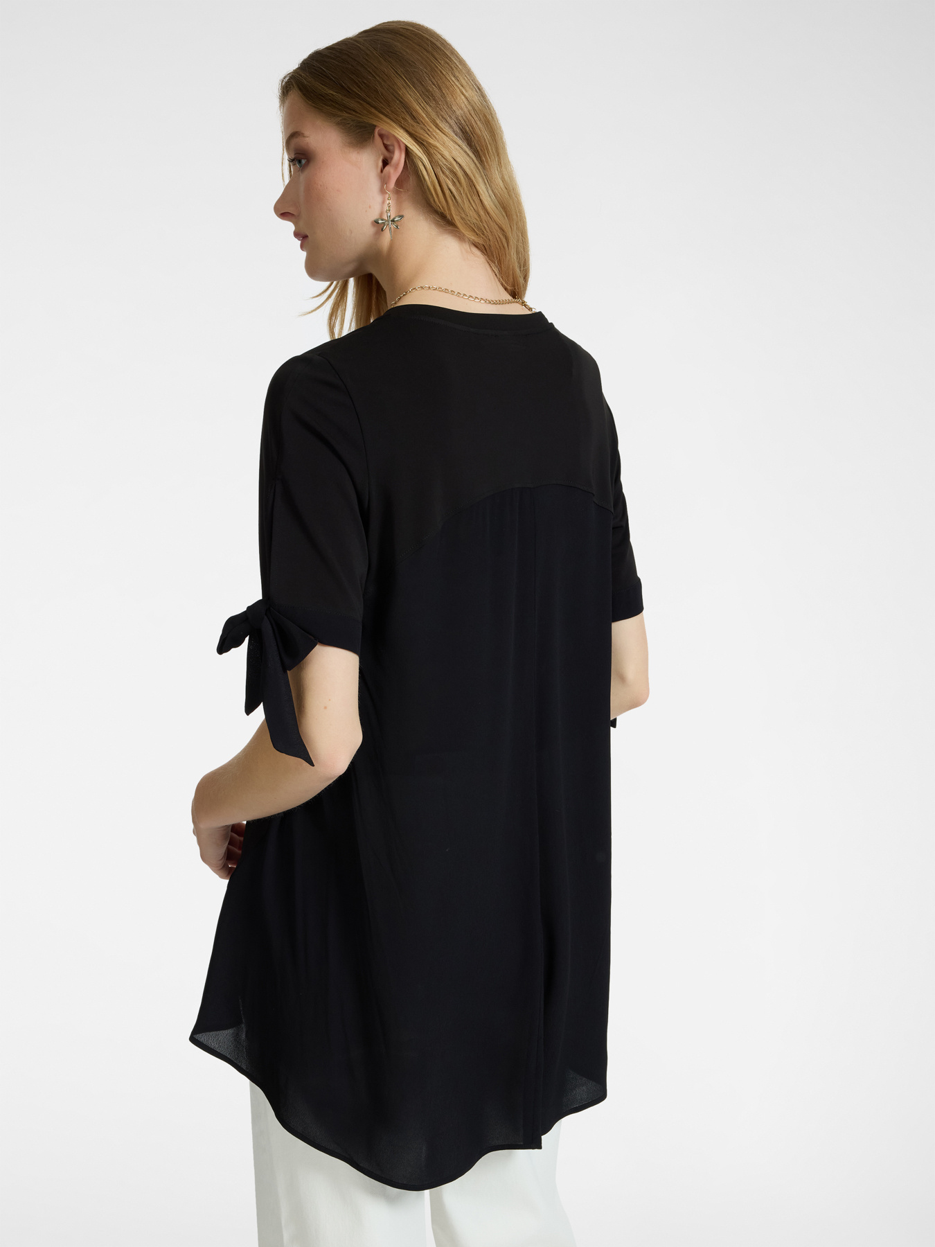 Camiseta oversize con lazos en la parte inferior de las mangas. image number 1