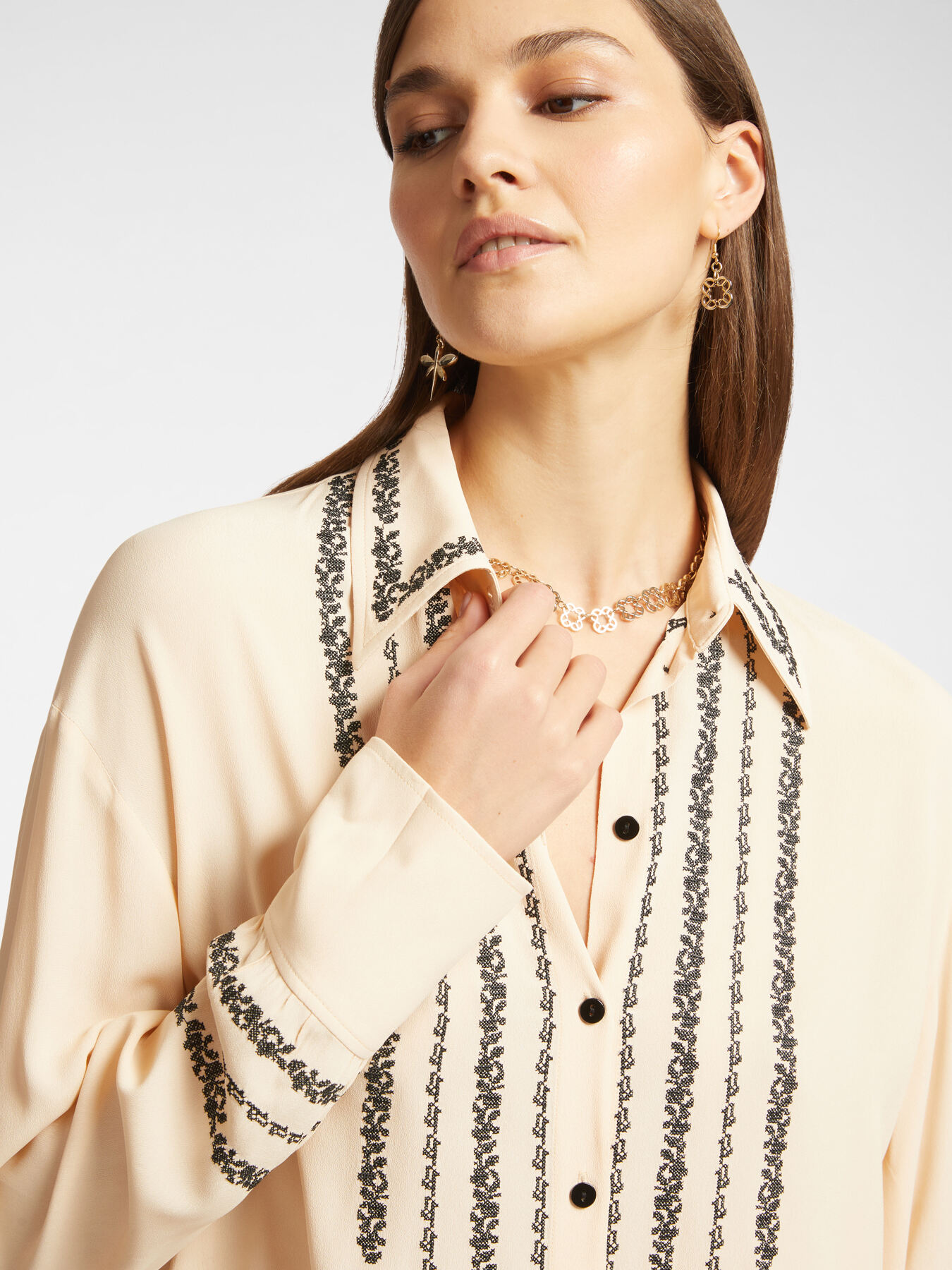 Bestickte Hemdbluse image number 2