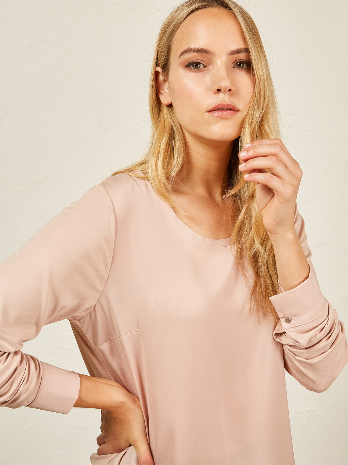 Elenamiro: T-shirt com parte frontal em cetim_1