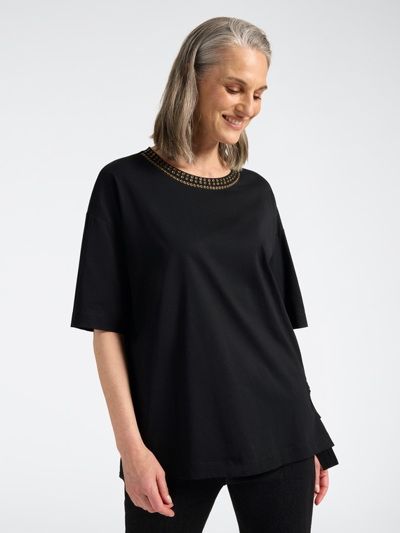 T-shirt in cotone con borchie e lacci laterali