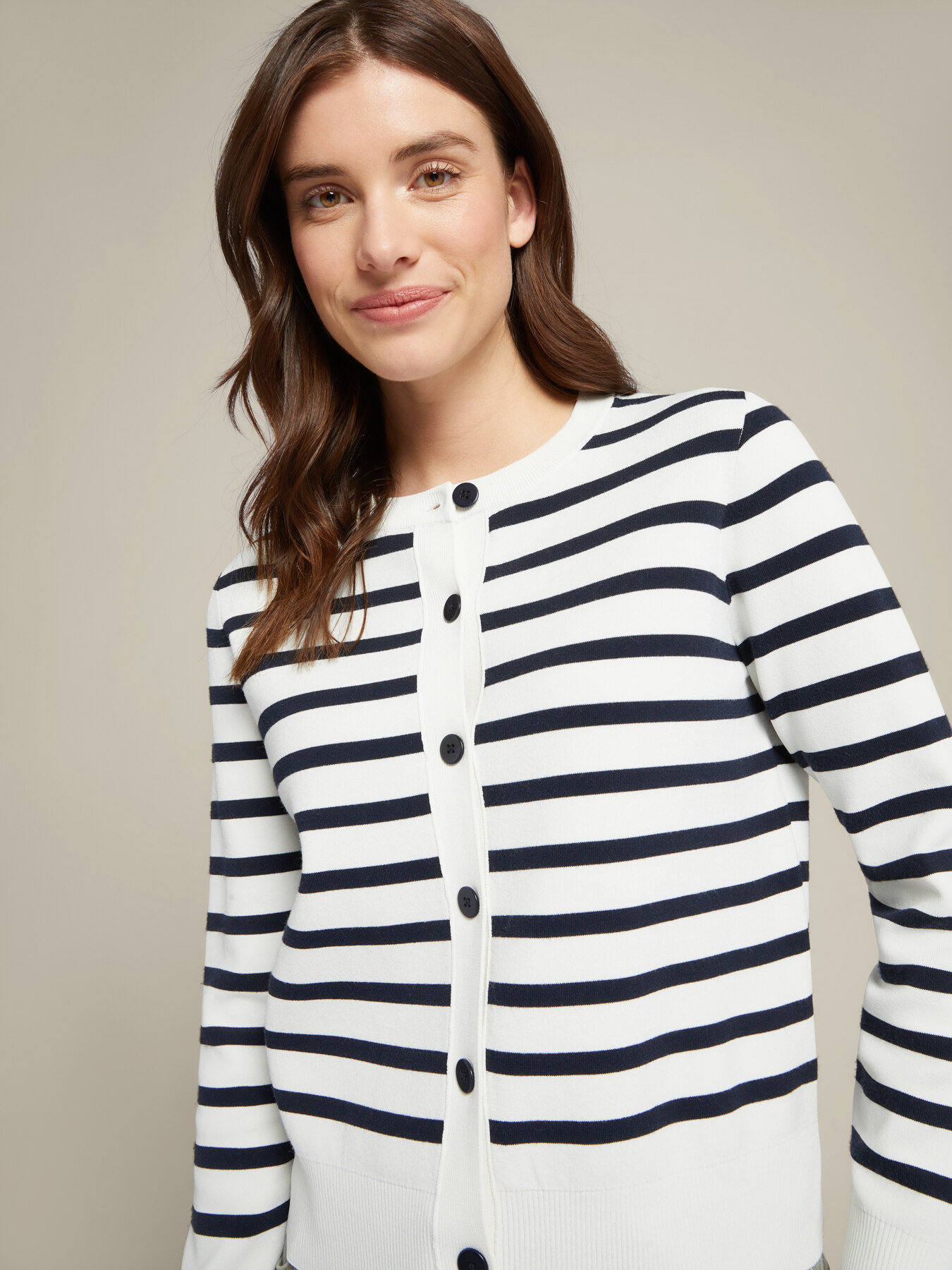 Short cardigan image number 2