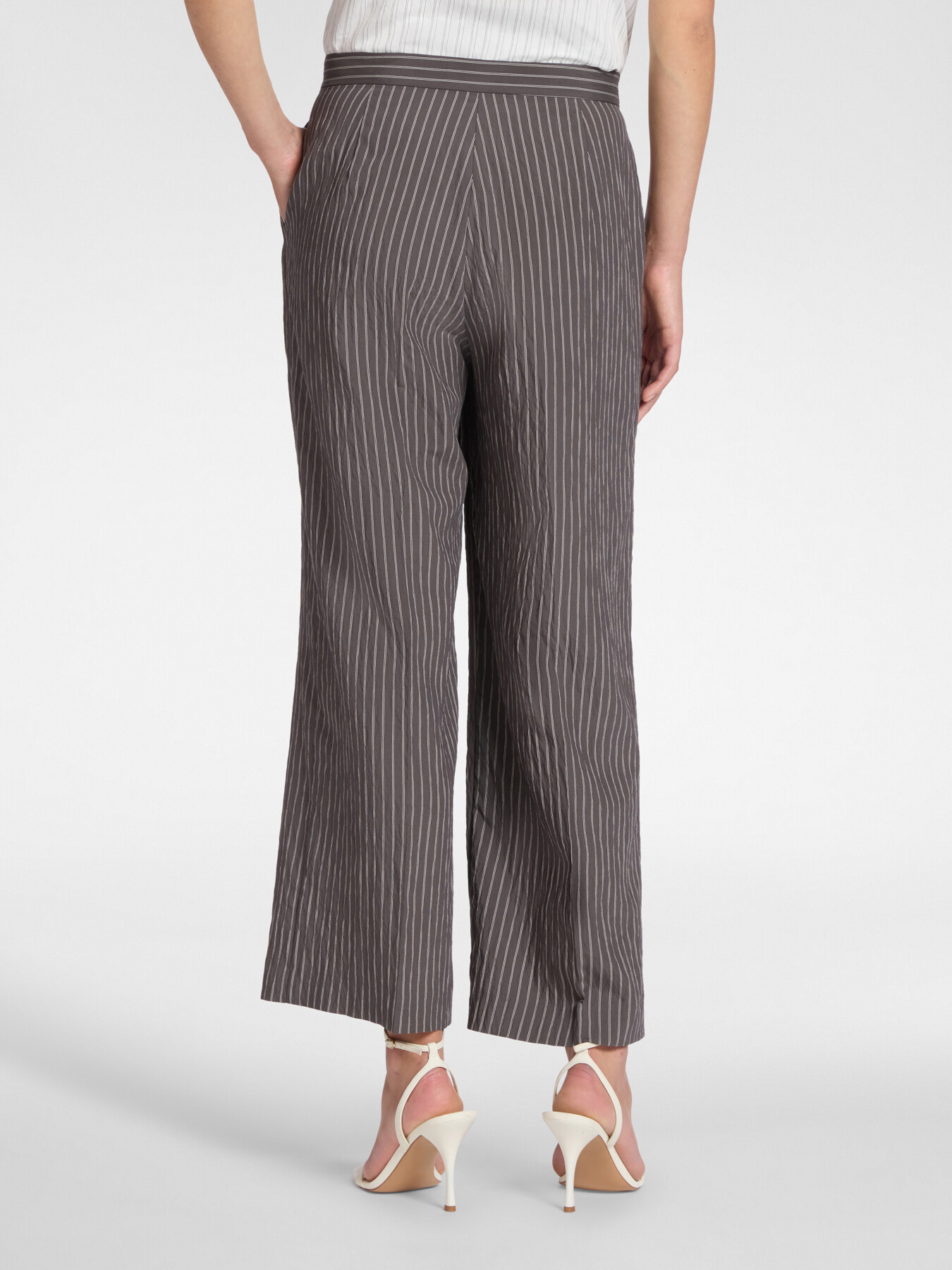 Pantalon chino &agrave; rayures fines image number 1