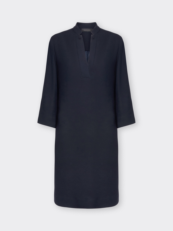 Kleid aus Enver-Satin mit V-Ausschnitt