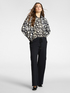 Jaqueta bomber com estampa Monogram image number 2