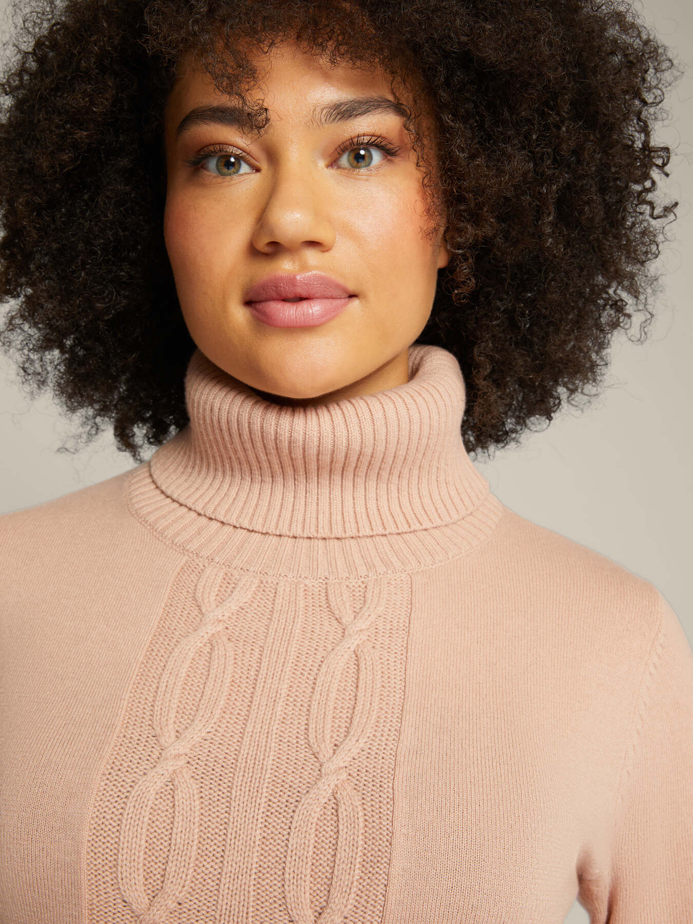 Pull avec torsade devant en laine durable image number 3