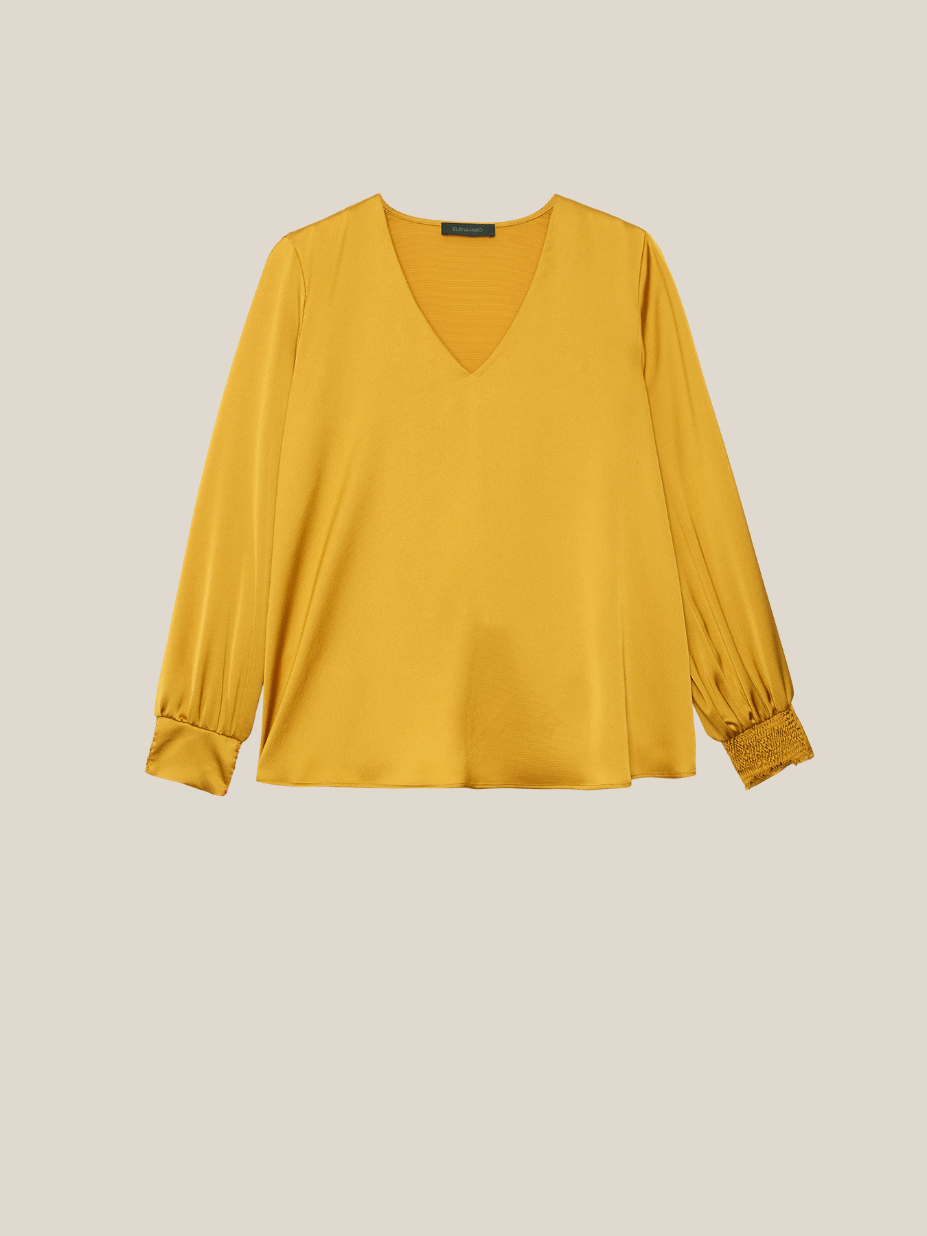 Blusa decote em V em cetim image number 4
