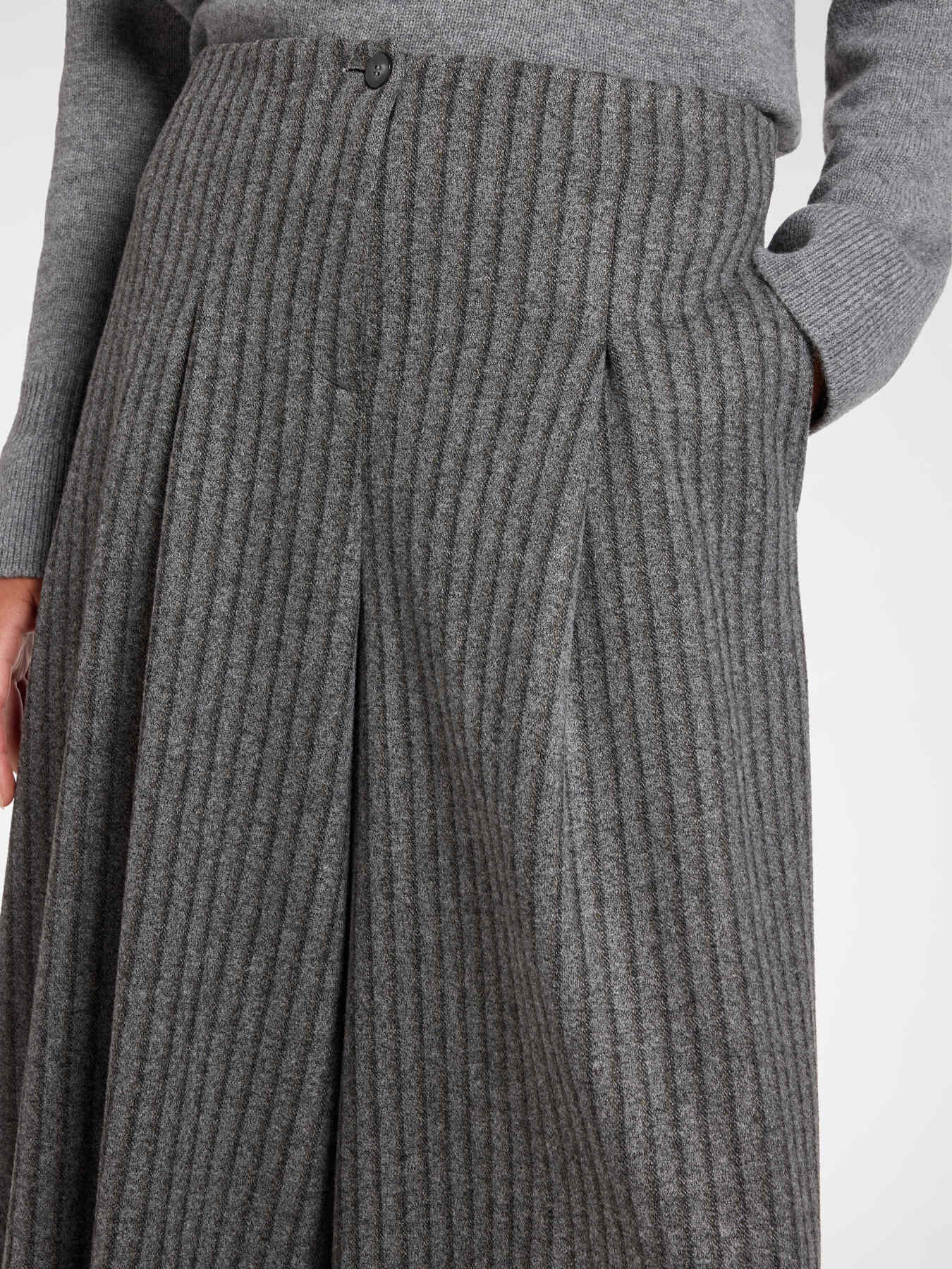 Pantalon cropped ray&eacute; jacquard image number 3