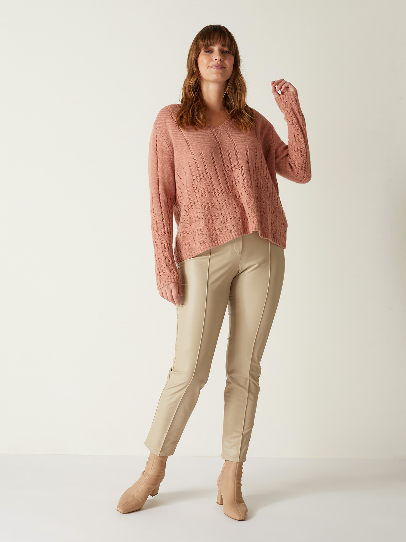 PULLOVER MIT LOCHMUSTER AUS WOLLE UND KASCHMIRWOLLE image number 3