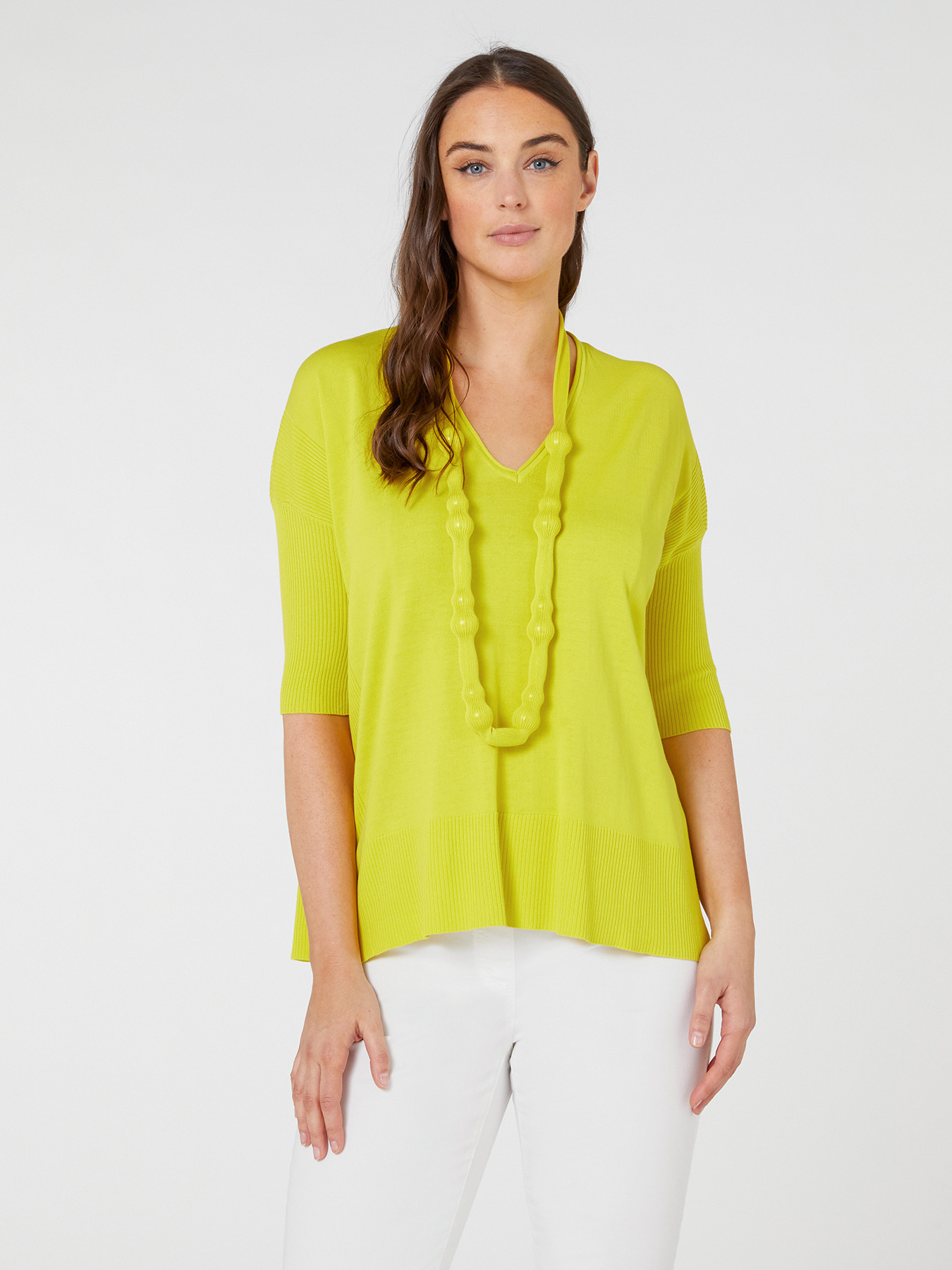 Pullover mit Halskette image number 2