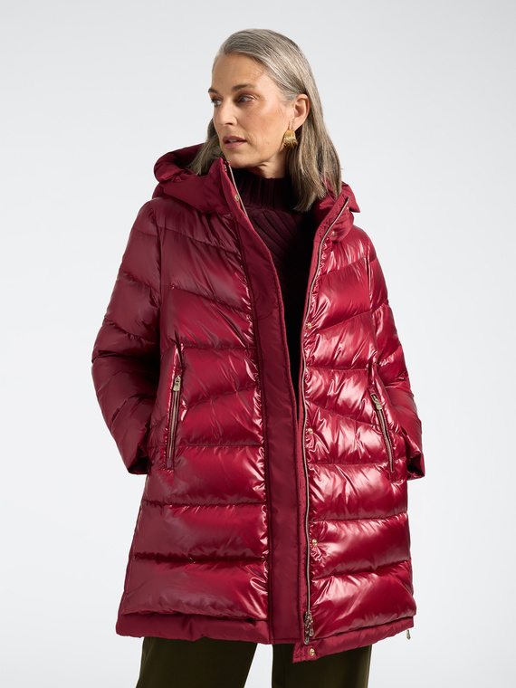 Langer Daunenmantel aus gl&auml;nzendem und mattem Nylon