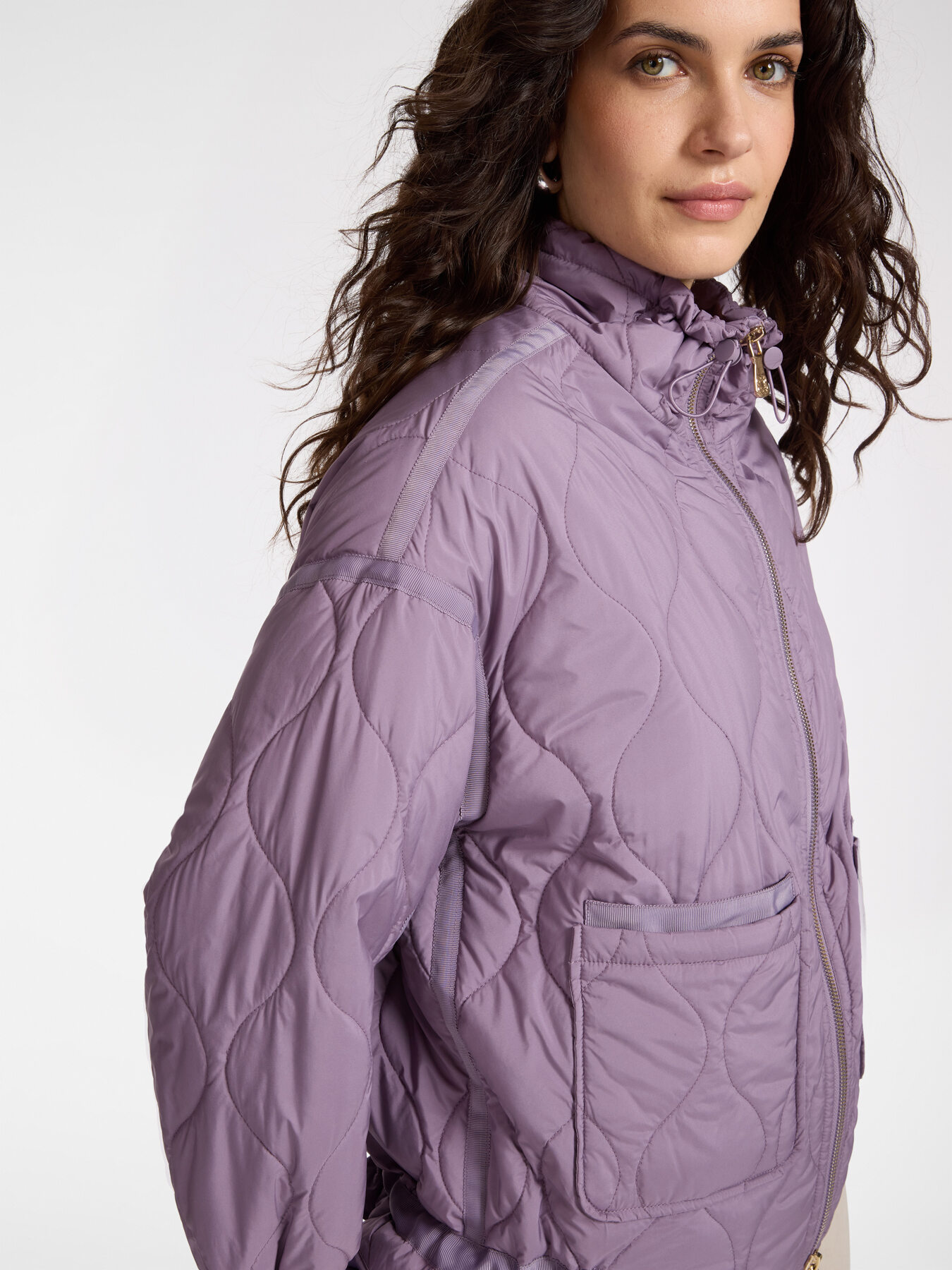 Leichte Daunenjacke aus gestepptem Nylon image number 3