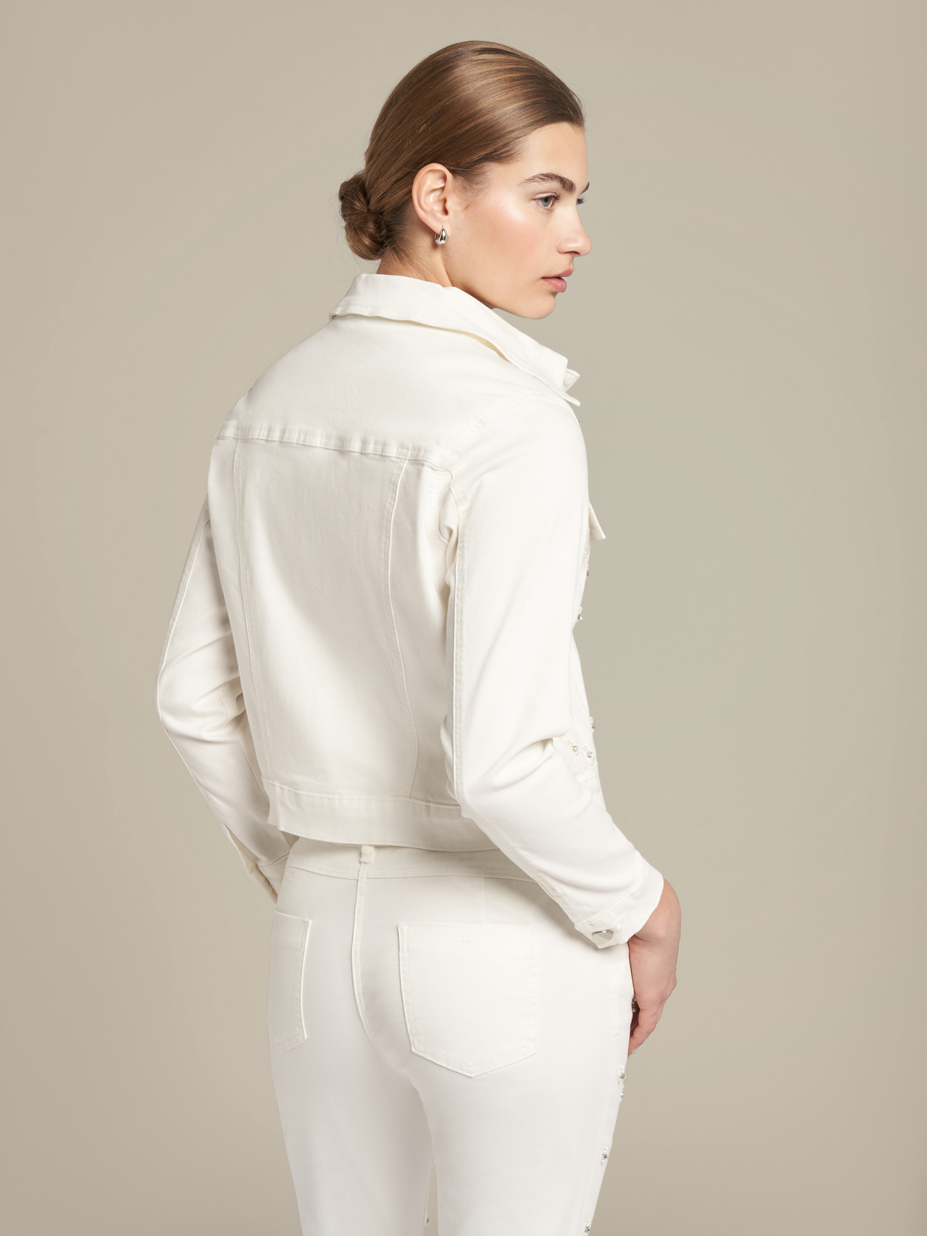 Cazadora con bordado cosido a mano image number 1