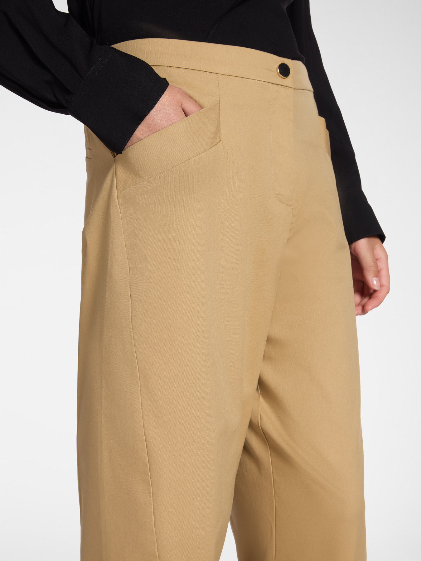 Pantaloni barrel con cinturini al fondo image number 3