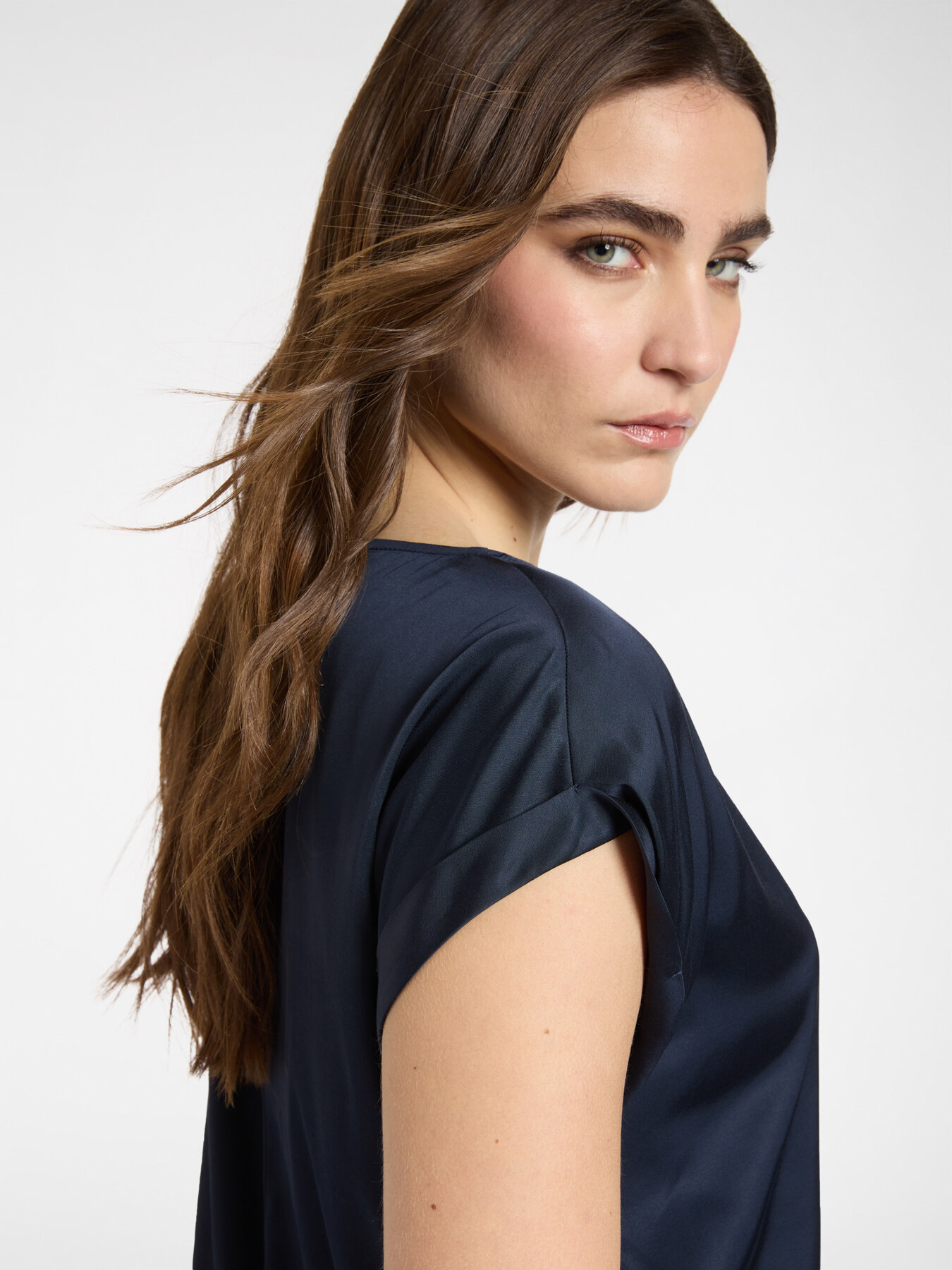 Blusa em cetim image number 2