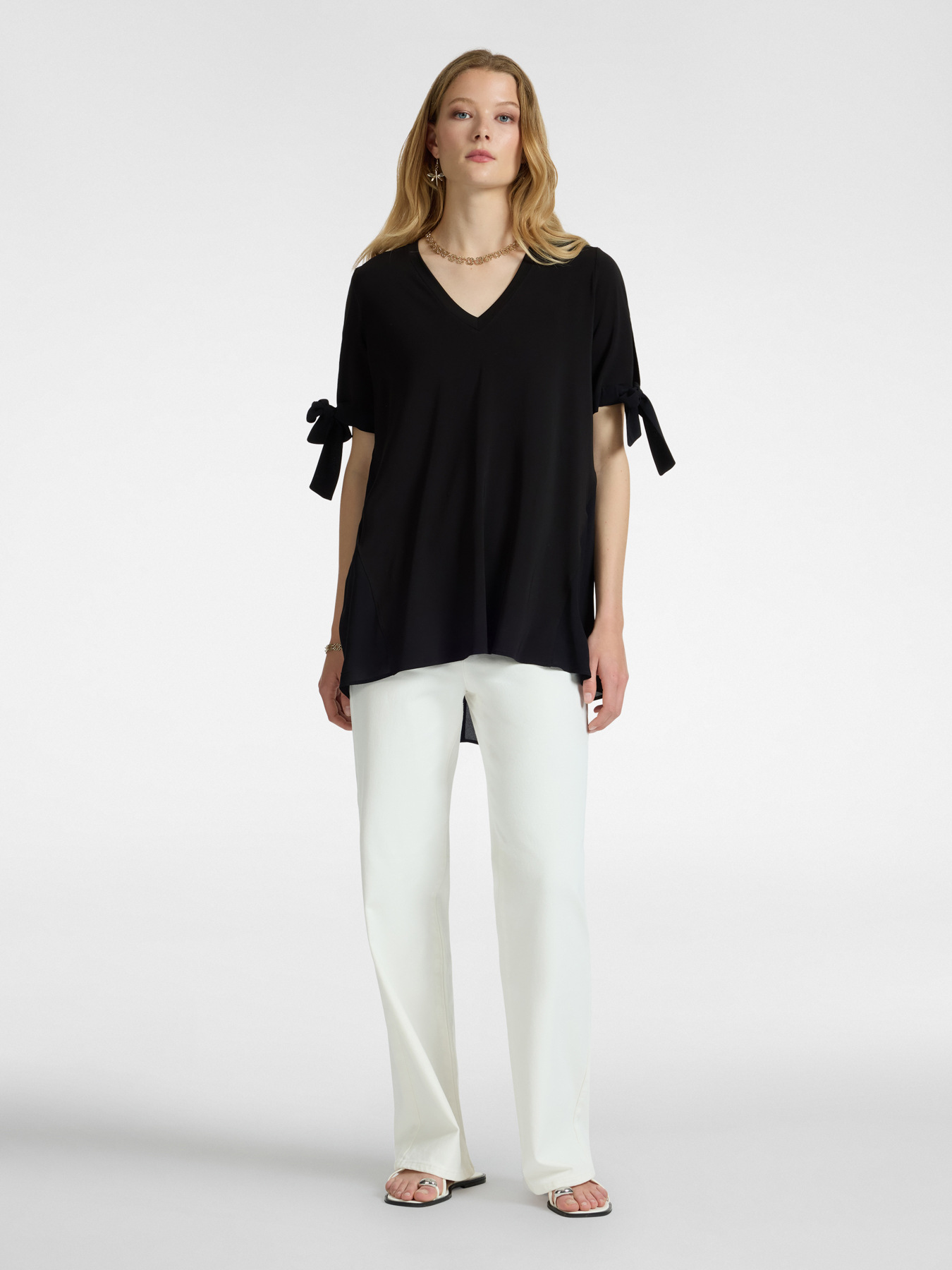 Camiseta oversize con lazos en la parte inferior de las mangas. image number 3