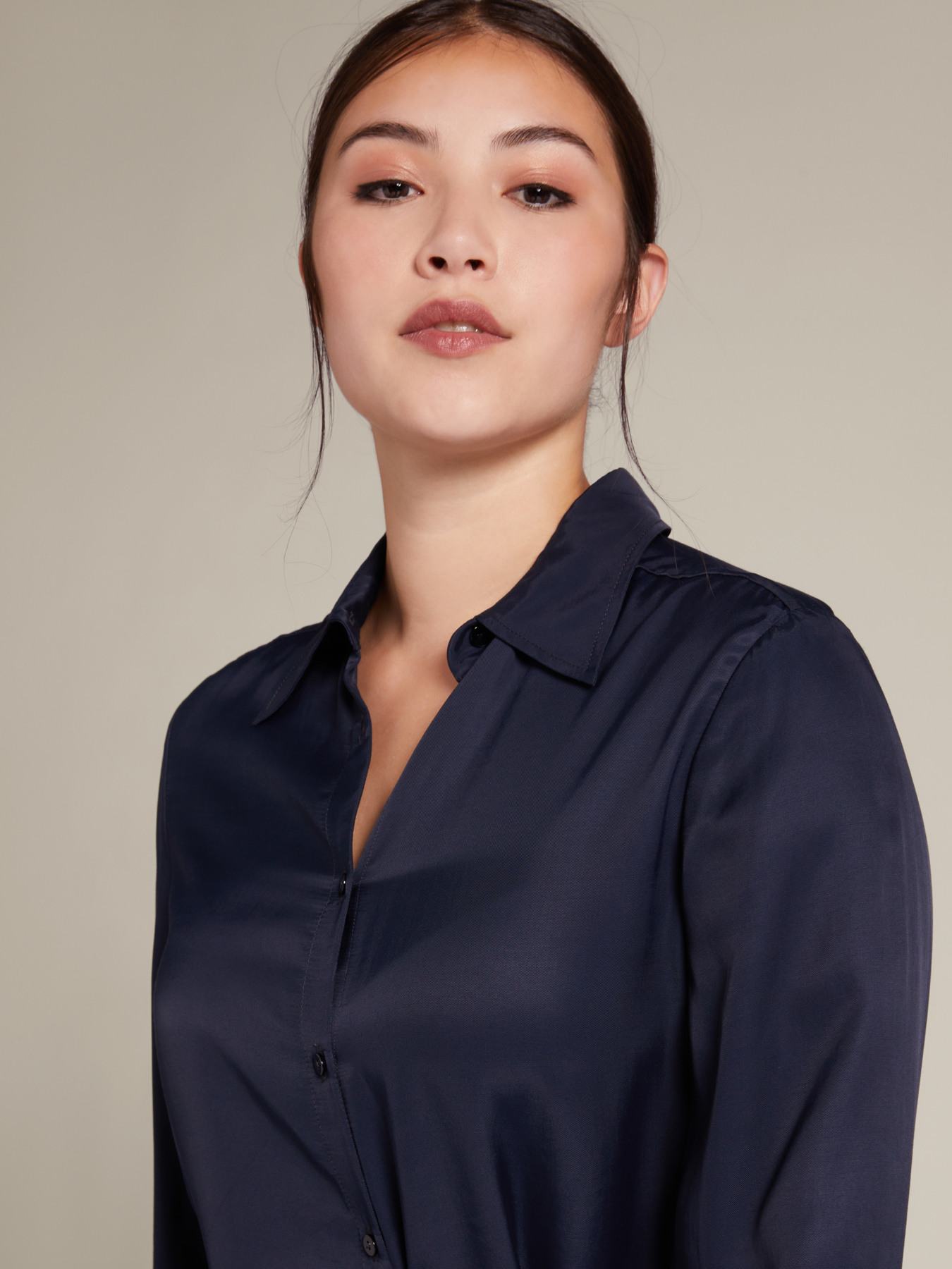 Formal dress with bow image number 2